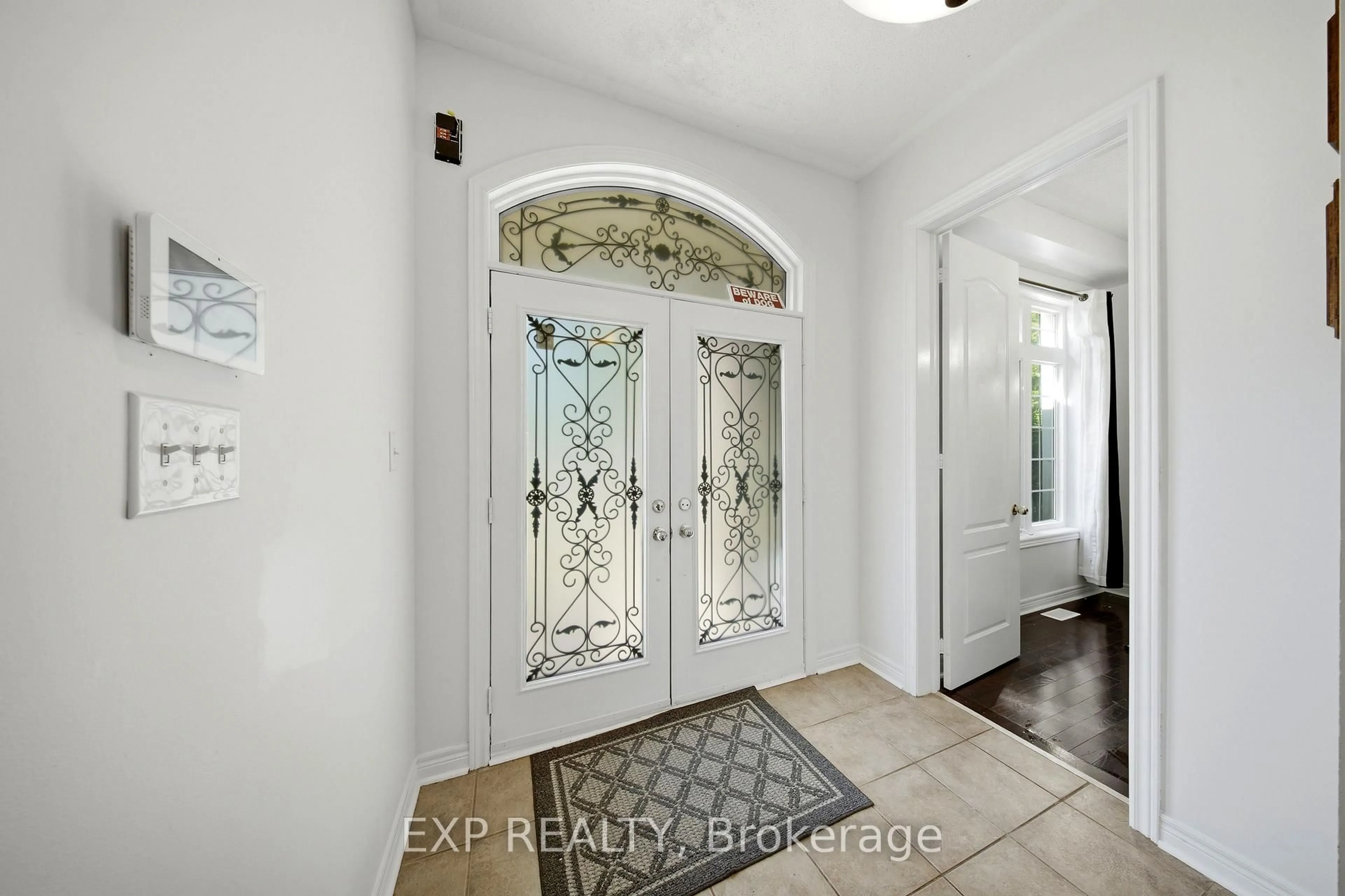 Indoor entryway for 62 Ocean Ridge Dr, Brampton Ontario L6R 3L3
