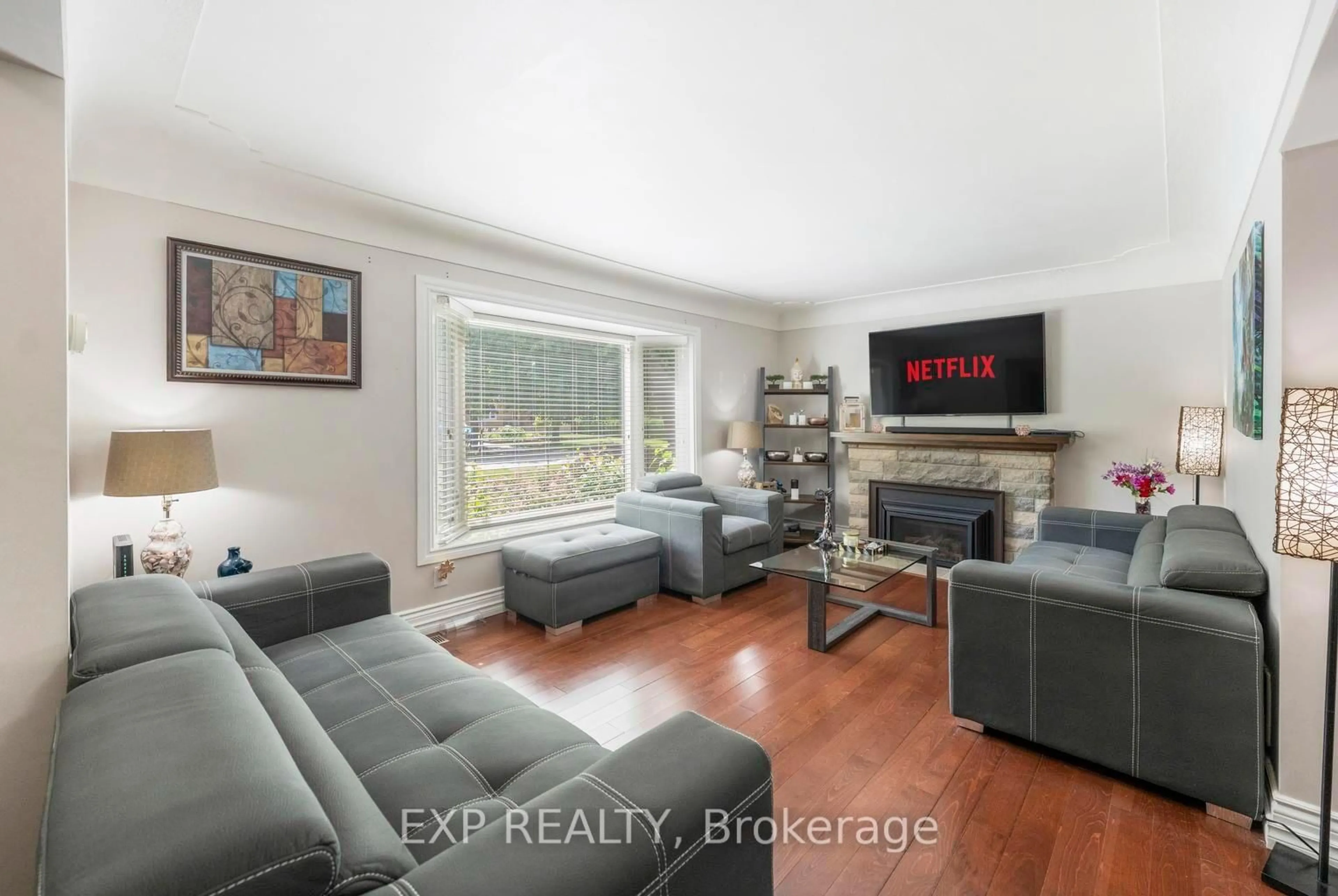 Living room with furniture, unknown for 1063 Joan Dr, Burlington Ontario L7T 3H3