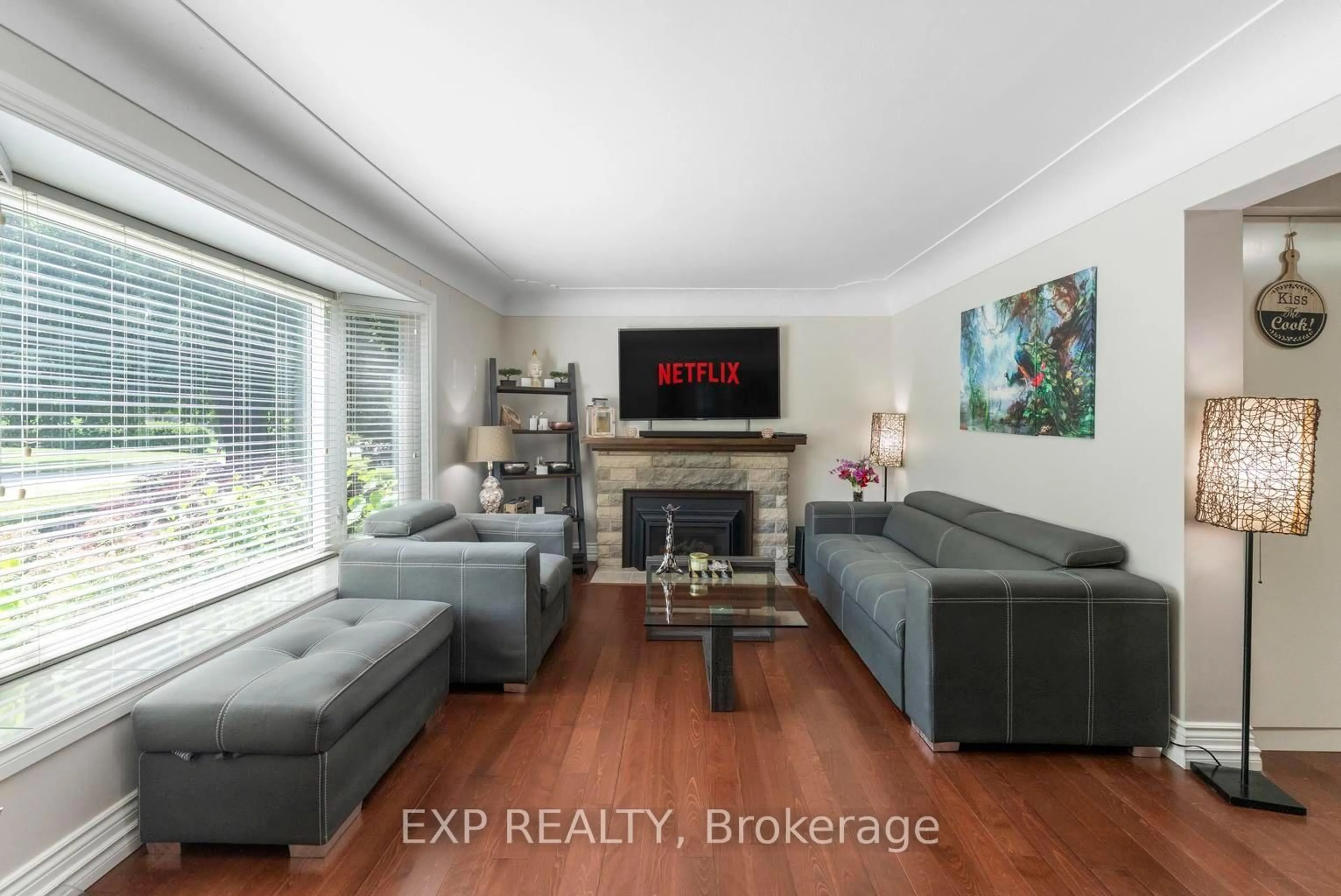 Living room with furniture, unknown for 1063 Joan Dr, Burlington Ontario L7T 3H3