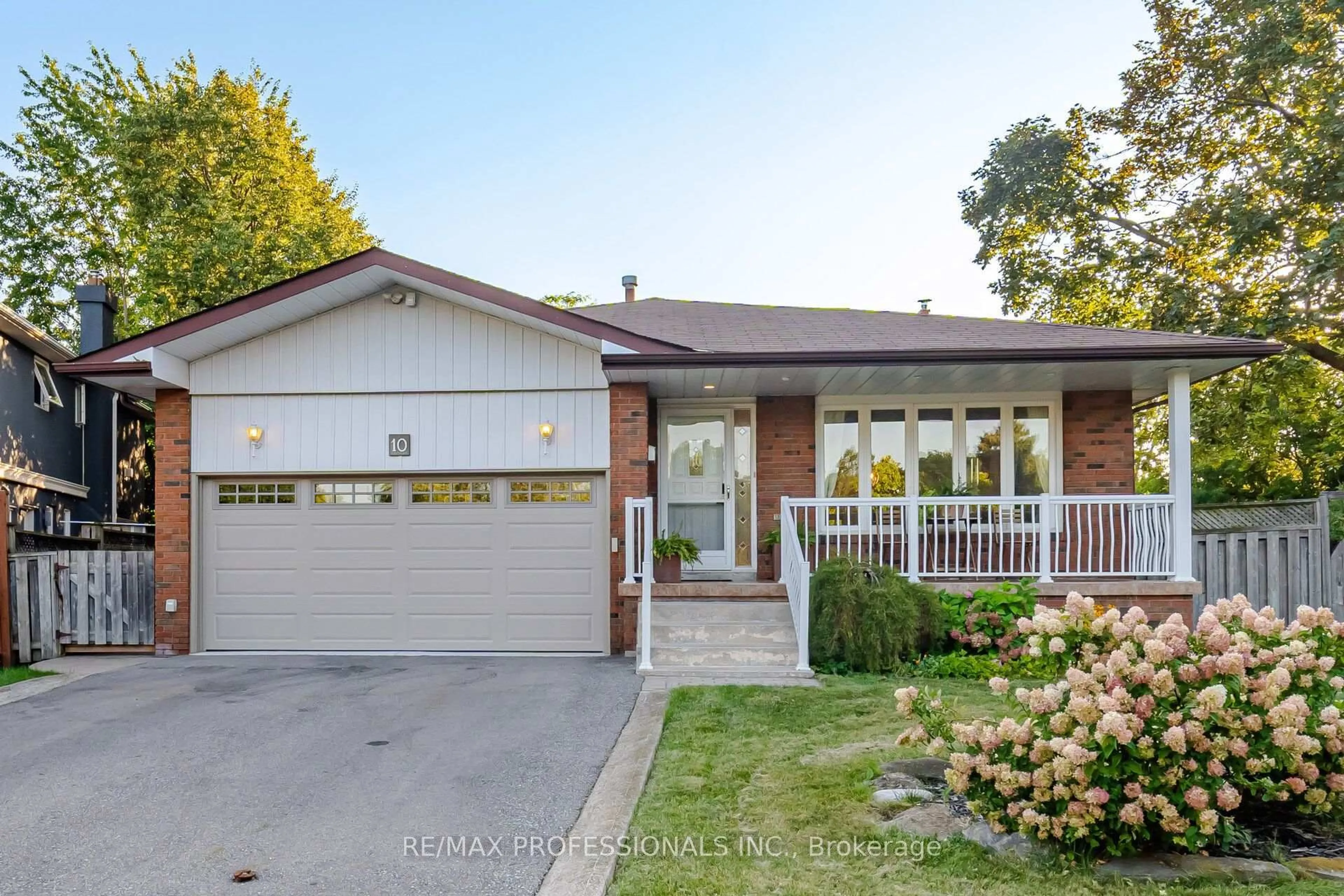 Home with brick exterior material, street for 10 Hopedale Crt, Mississauga Ontario L5M 2E9
