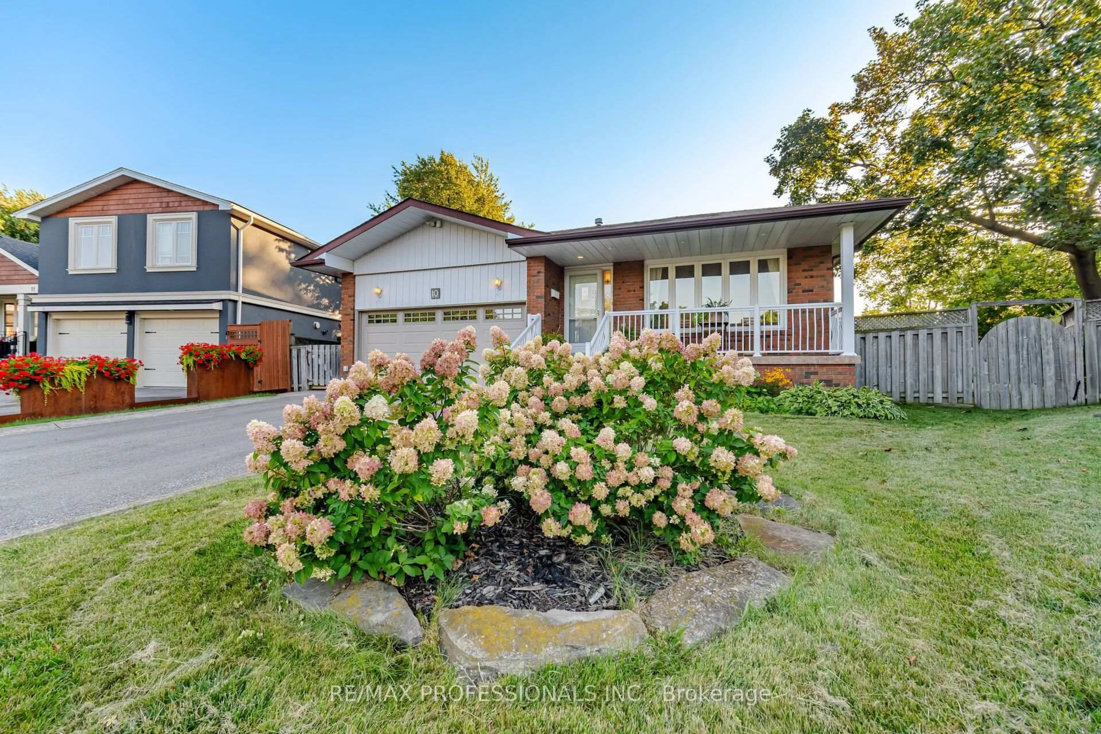 Unknown for 10 Hopedale Crt, Mississauga Ontario L5M 2E9