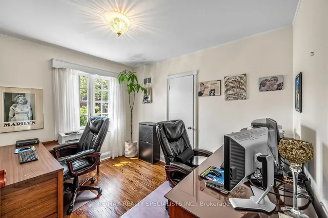 1211 Royal York Rd, Toronto 3