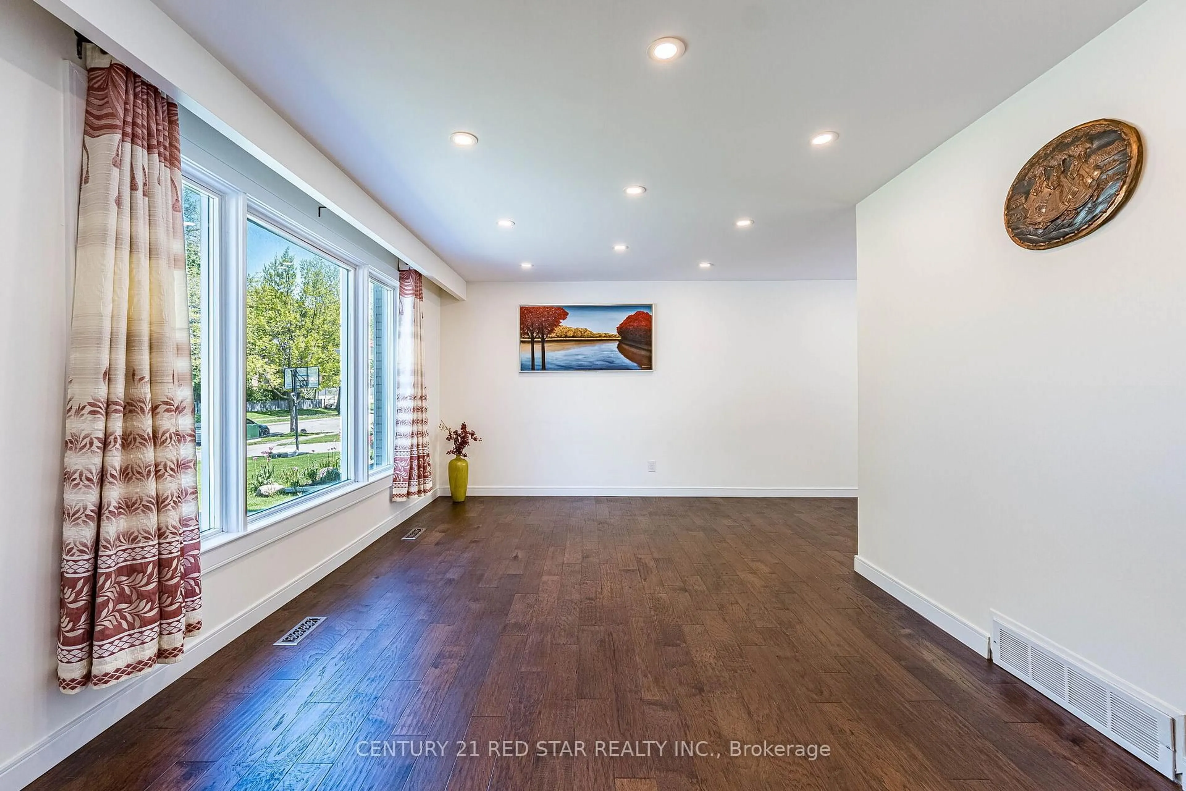 Indoor foyer for 42 Broadfield Dr, Toronto Ontario M9C 1L7