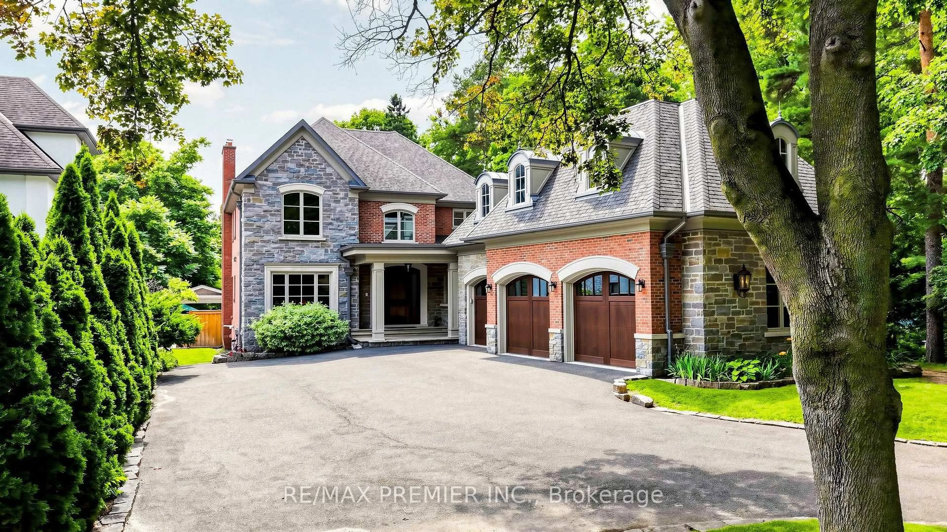 Home with brick exterior material, street for 2064 Dickson Rd, Mississauga Ontario L5B 1Y6