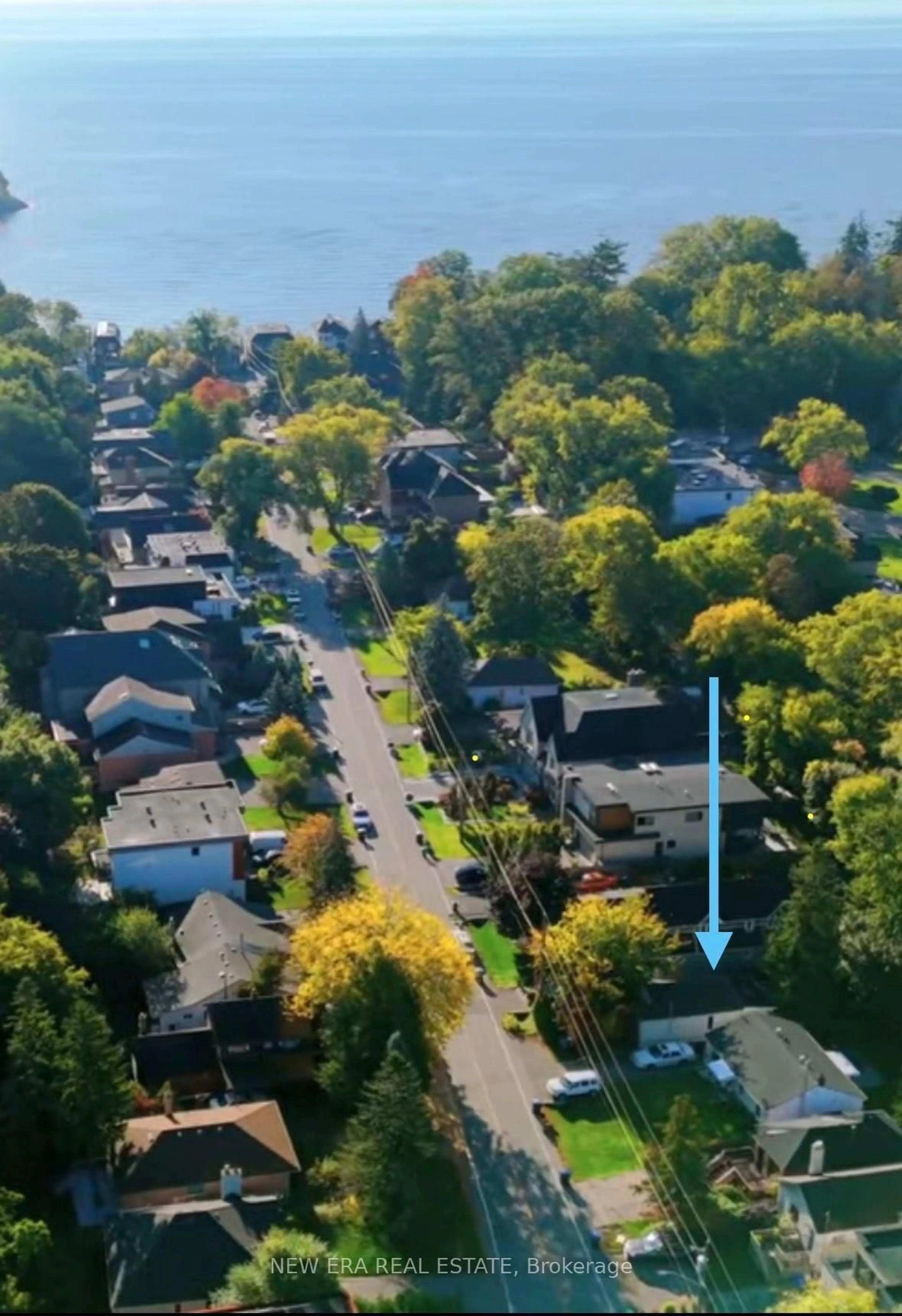 A pic from outside/outdoor area/front of a property/back of a property/a pic from drone, street for 954 Beechwood Ave, Mississauga Ontario L5G 4E2