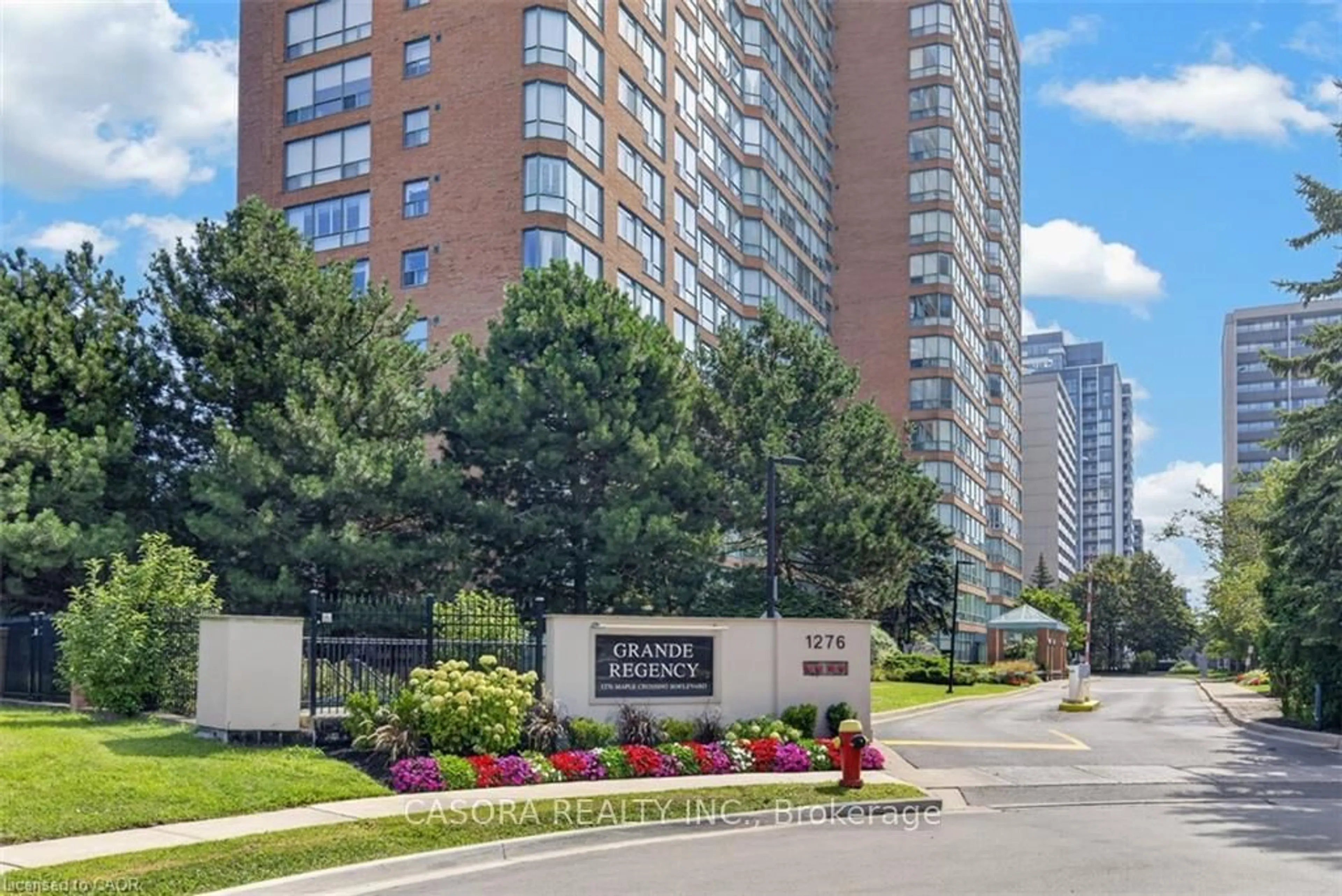 Indoor foyer for 1276 Maple Crossing Blvd #903, Burlington Ontario L7S 2J9