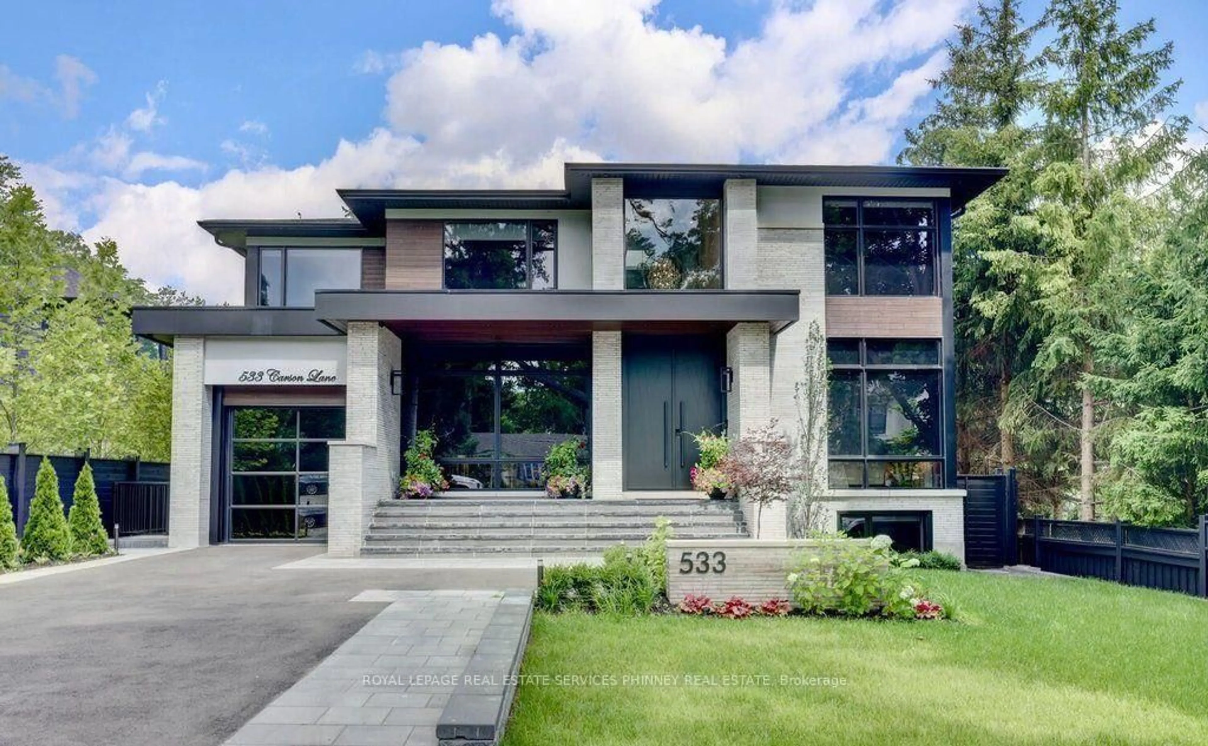 Home with brick exterior material, street for 533 Carson Lane, Oakville Ontario L6J 6M3