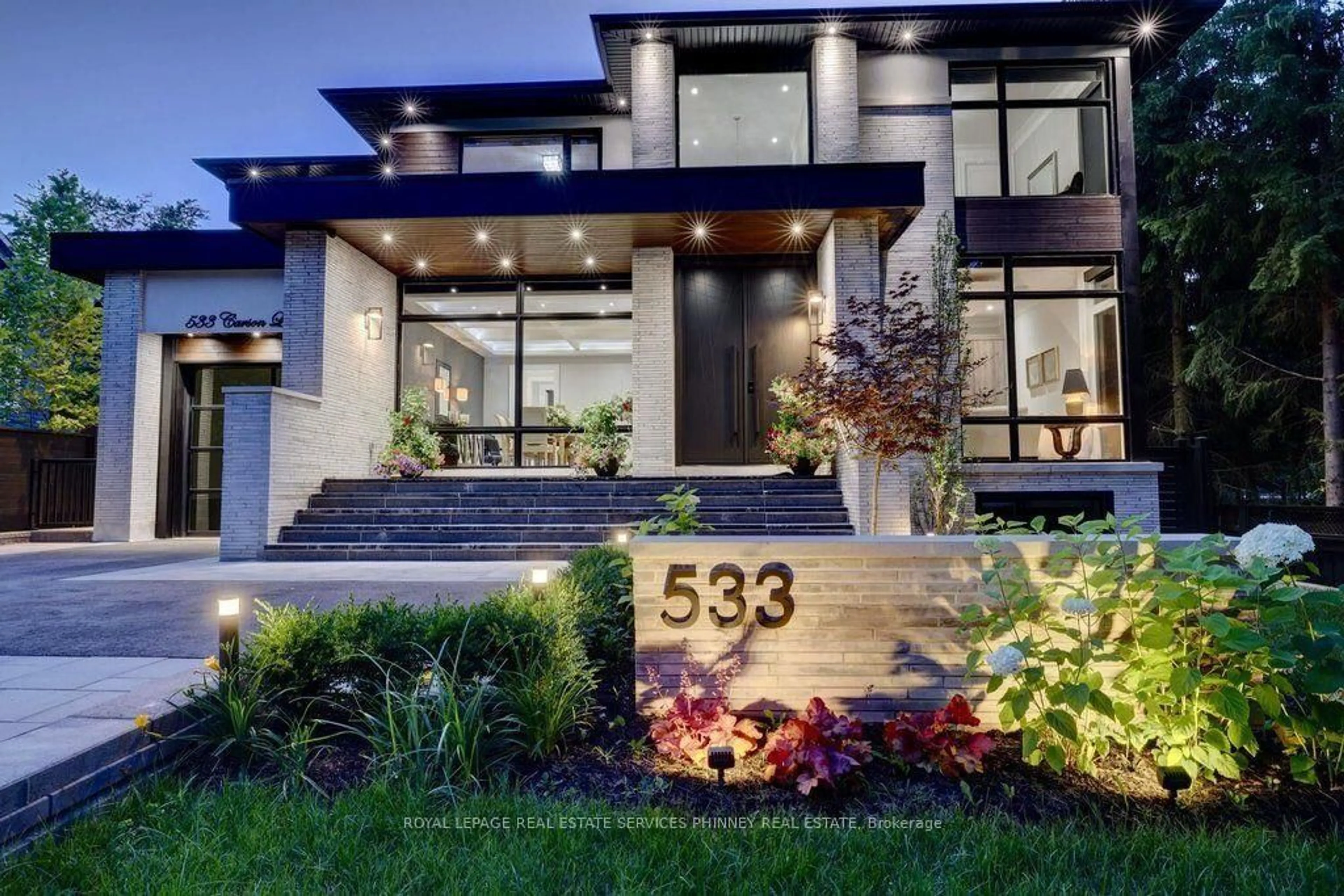 Home with brick exterior material, street for 533 Carson Lane, Oakville Ontario L6J 6M3