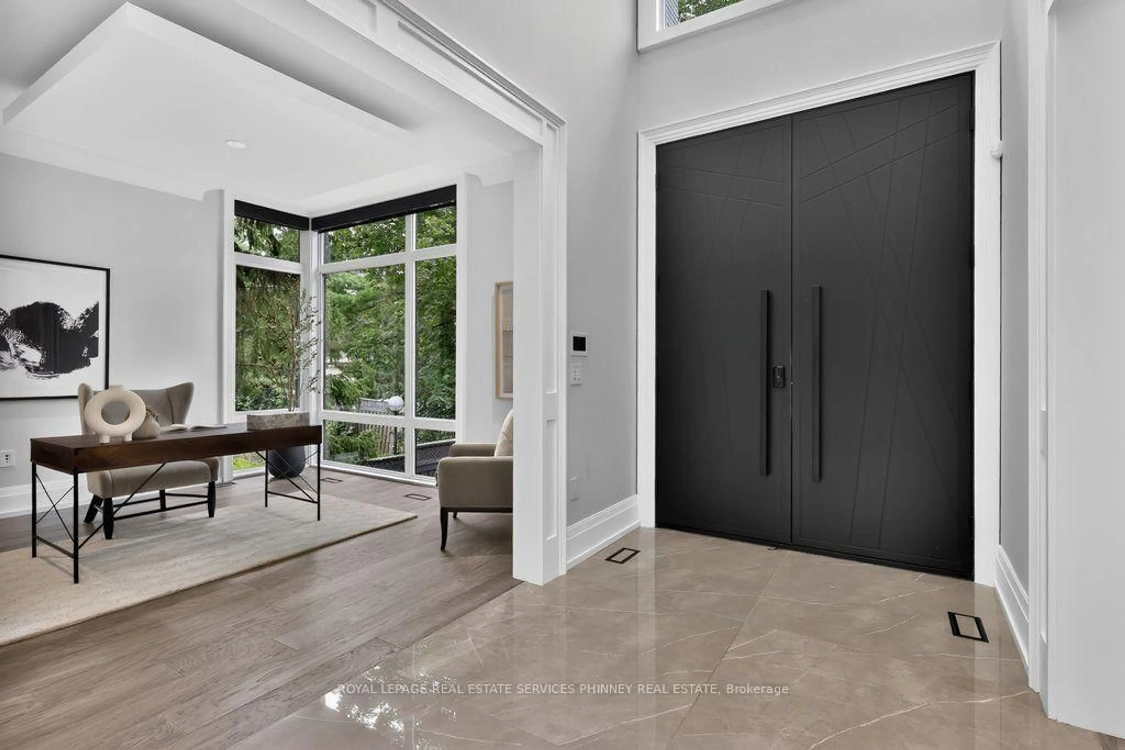 Indoor entryway for 533 Carson Lane, Oakville Ontario L6J 6M3