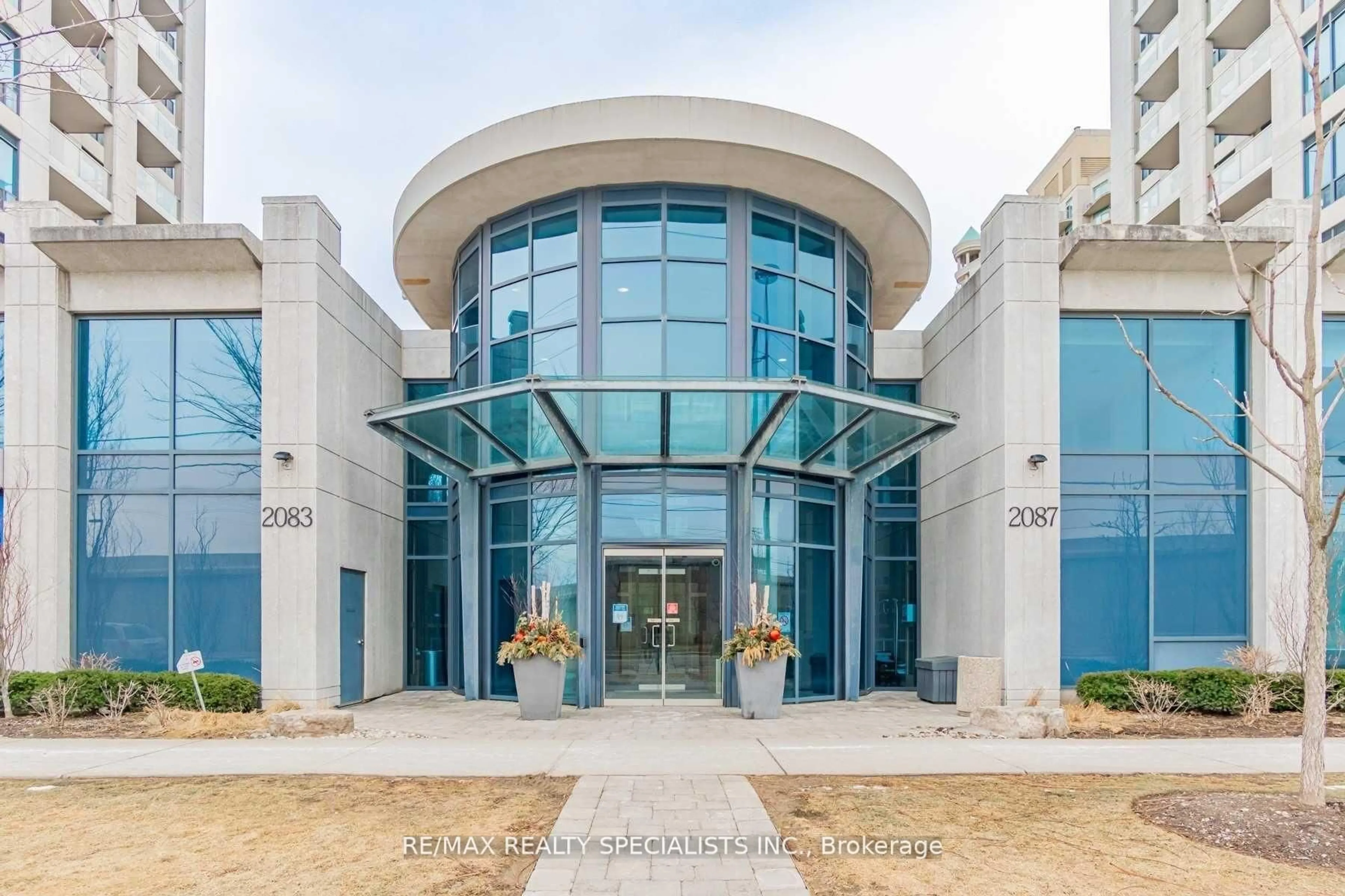 Indoor foyer for 2083 Lake Shore Blvd #1114, Toronto Ontario M8V 2Z6