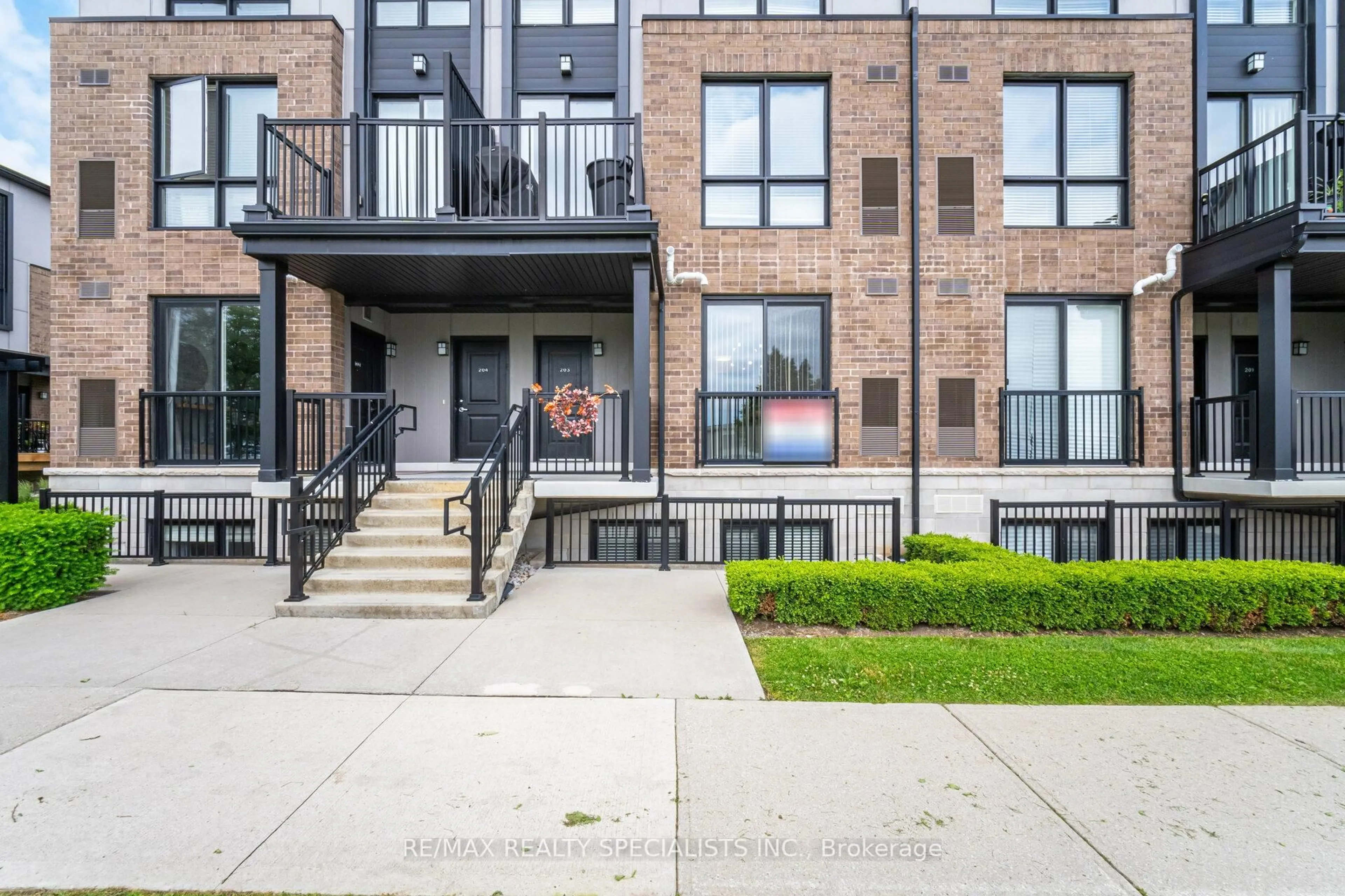 Patio, street for 1208 Main St #103, Milton Ontario L9T 9K7