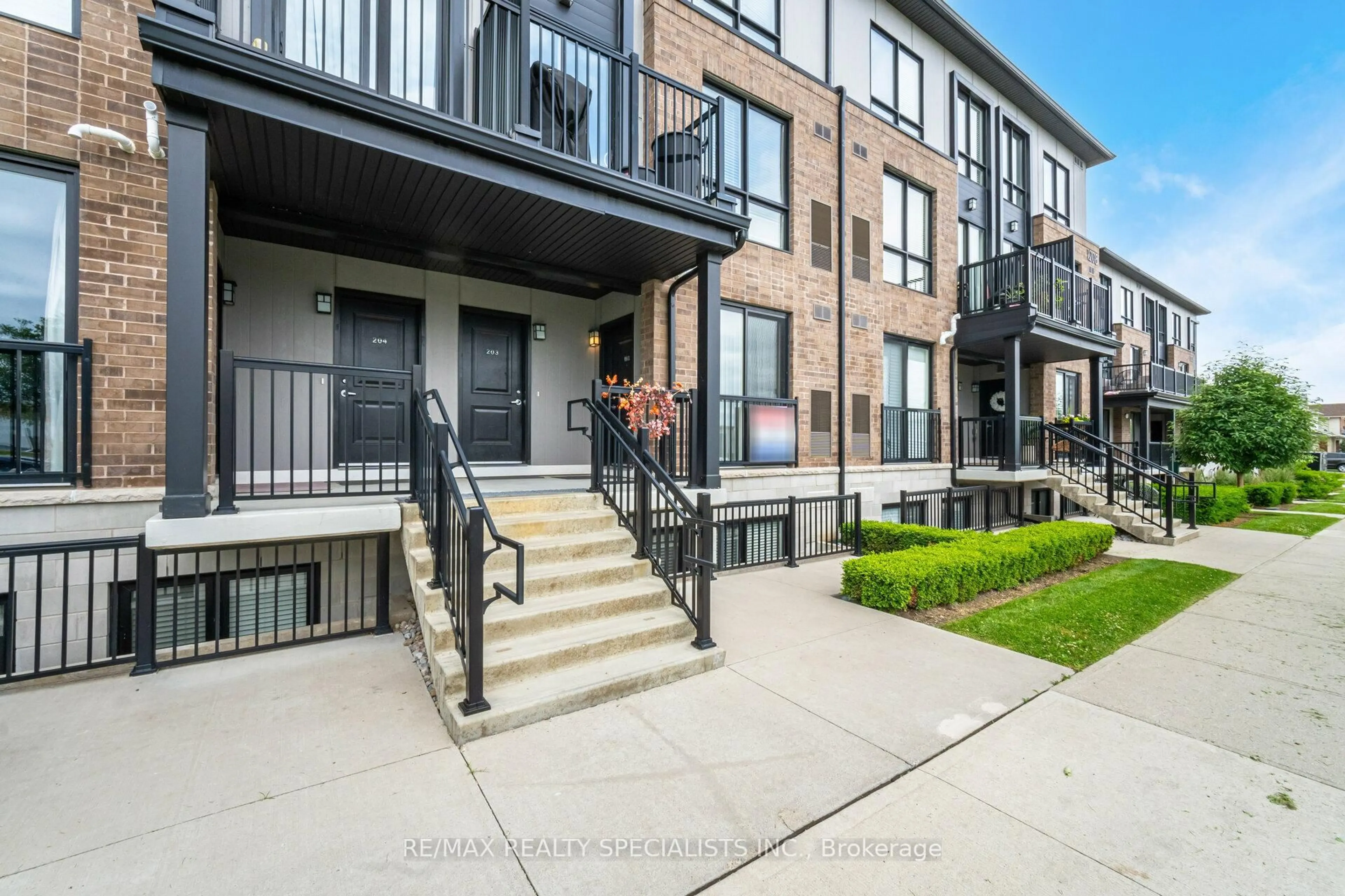 Patio, street for 1208 Main St #103, Milton Ontario L9T 9K7