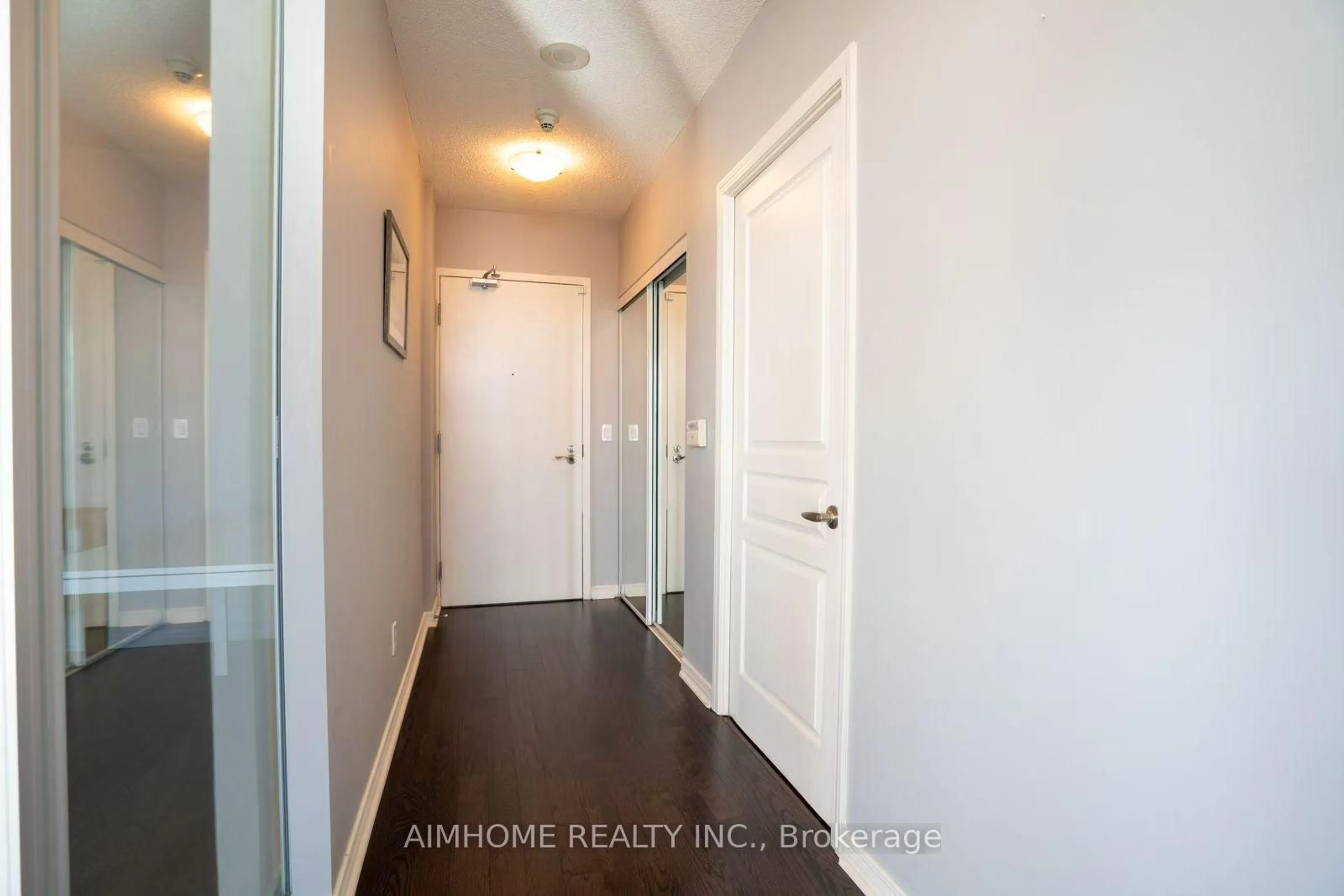 Indoor entryway for 2240 Lakeshore Blvd #3202, Toronto Ontario M8V 0B1