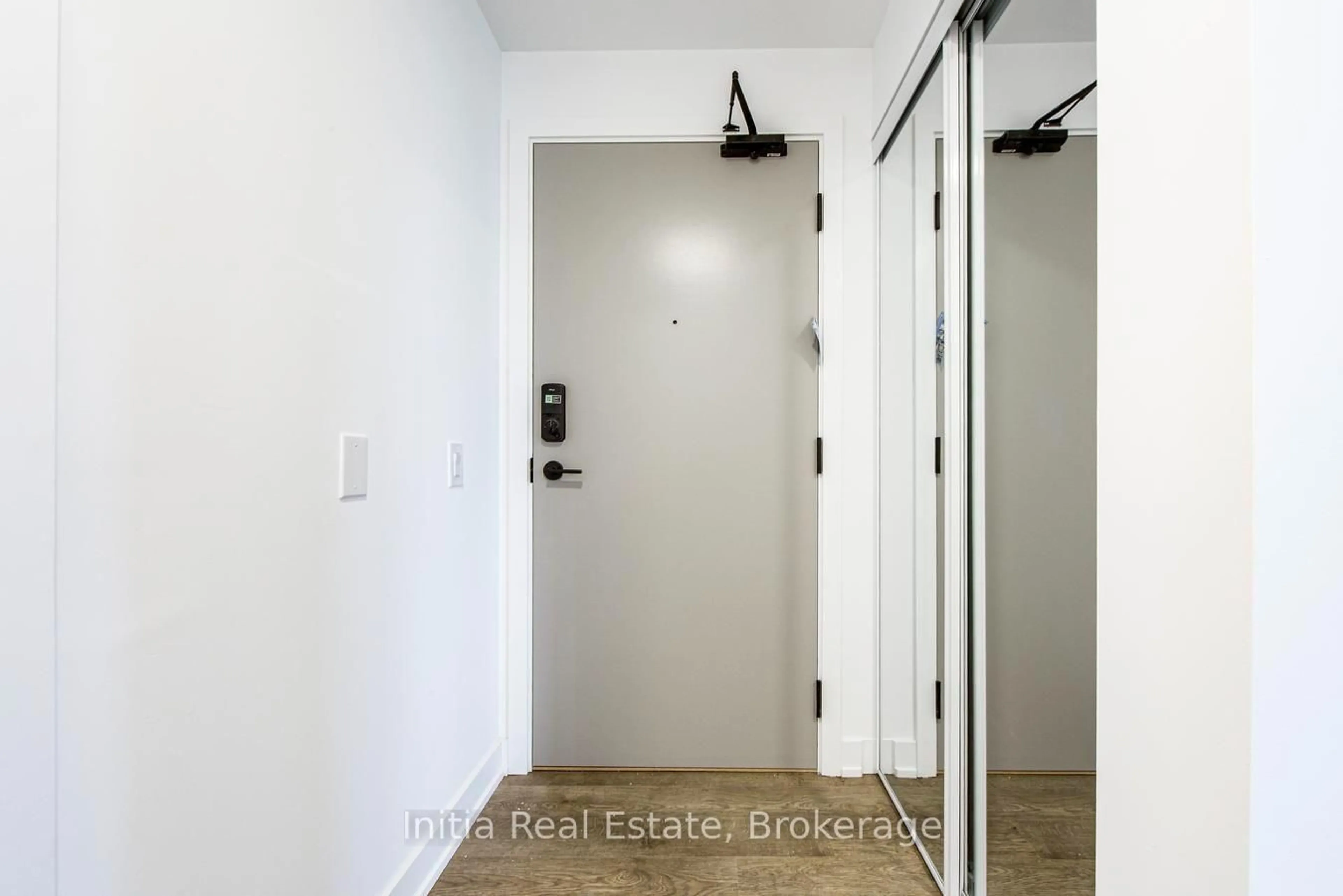 Indoor entryway for 5105 Hurontario St #808, Mississauga Ontario L4Z 0C9