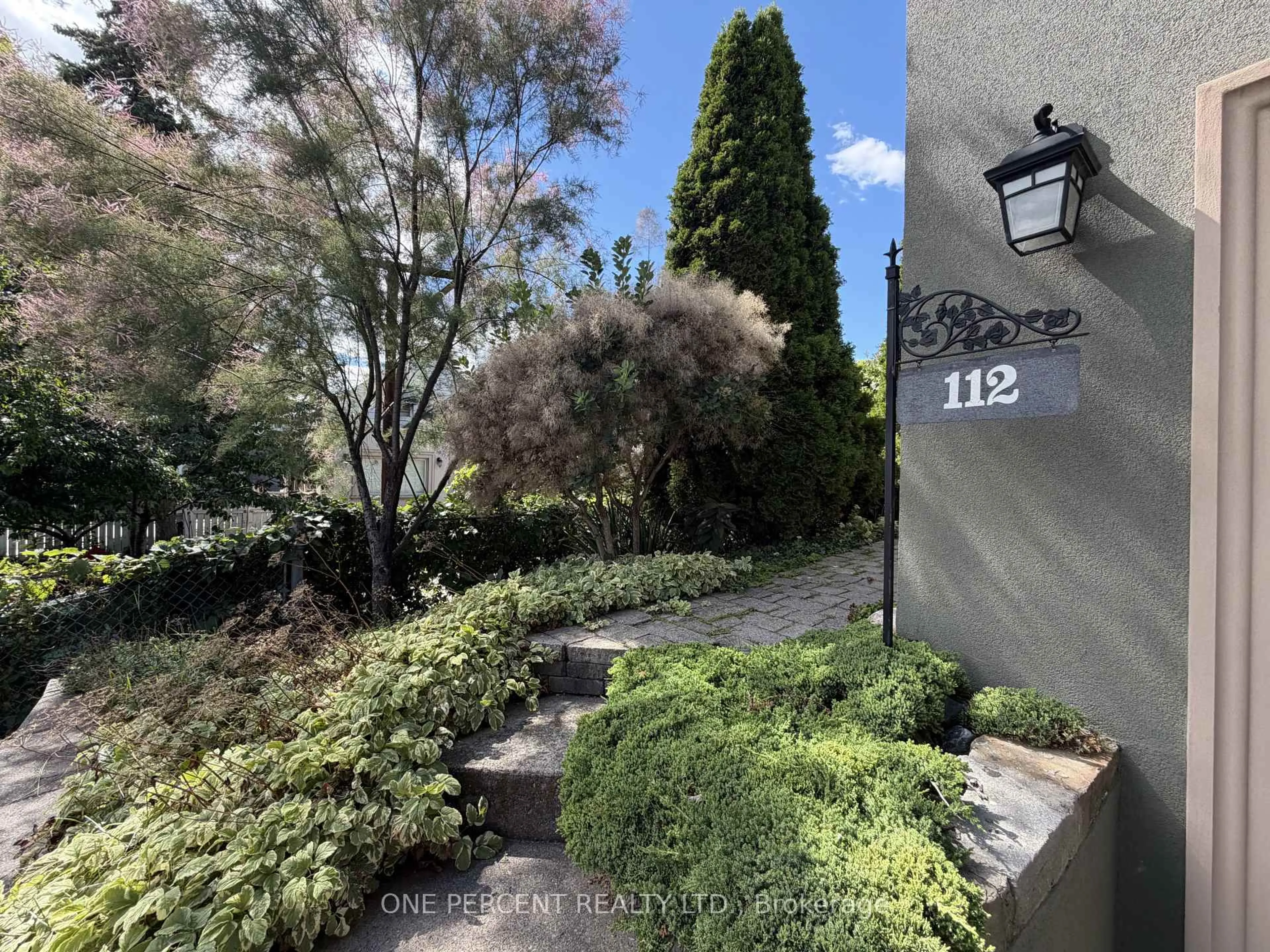 A pic from outside/outdoor area/front of a property/back of a property/a pic from drone, street for 112 Yore Rd, Toronto Ontario M6M 1X1