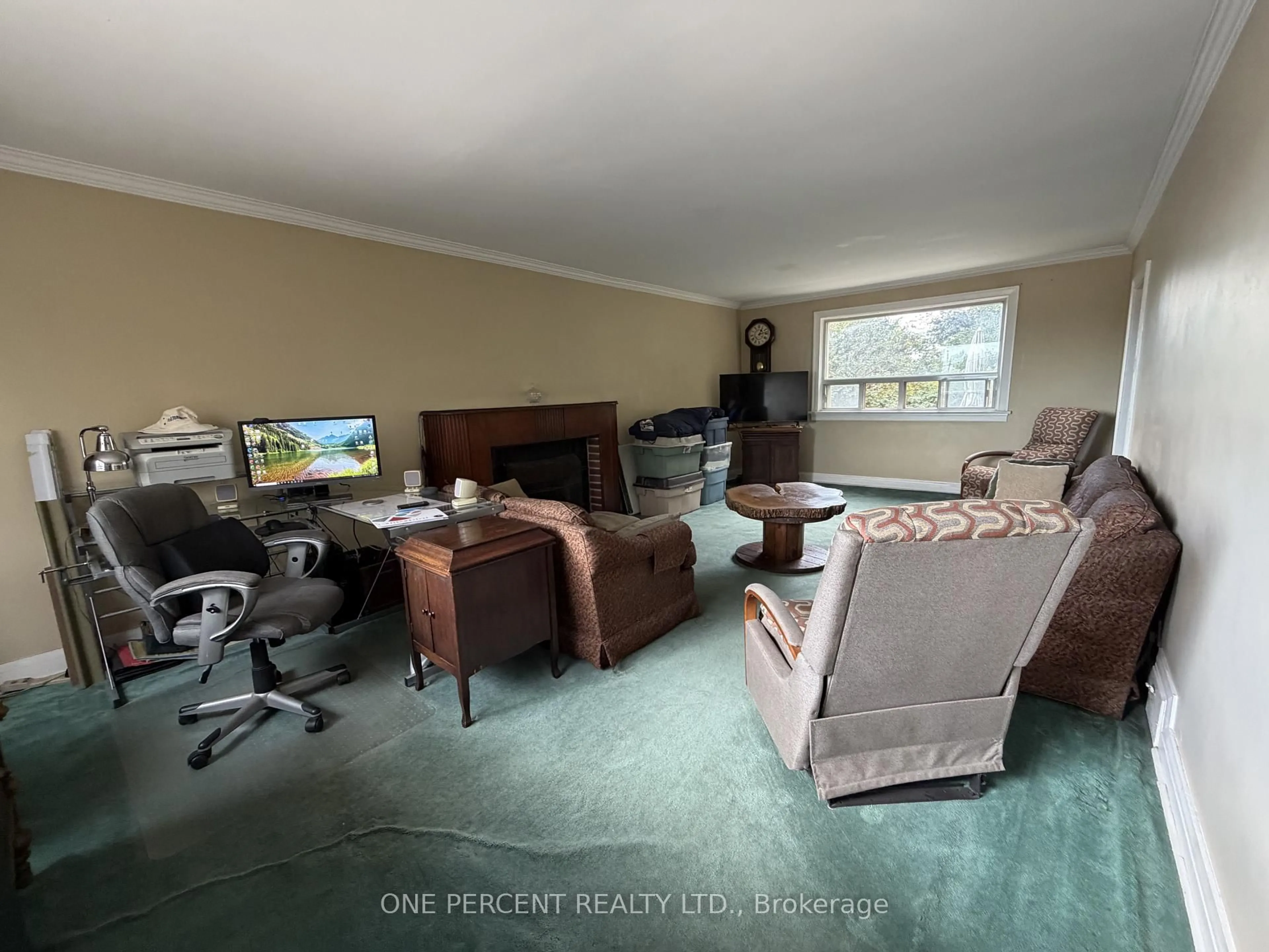 A pic of a room for 112 Yore Rd, Toronto Ontario M6M 1X1