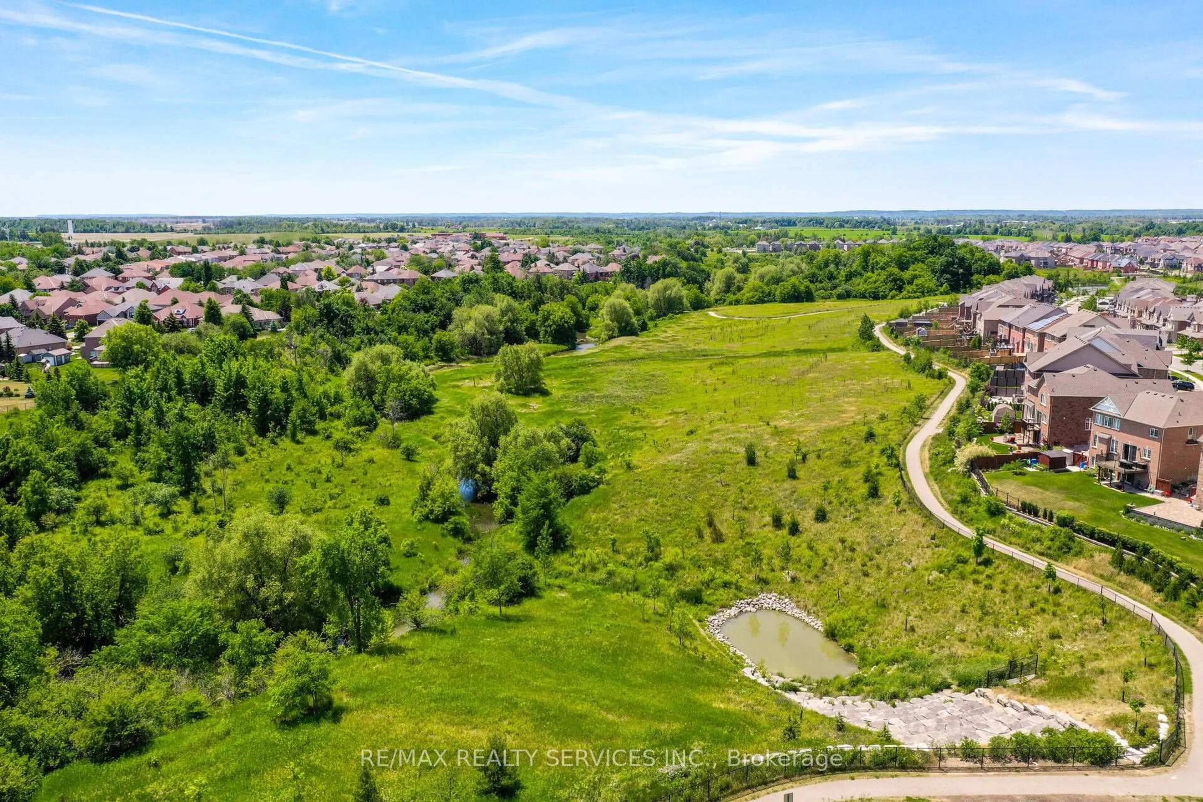 A pic from outside/outdoor area/front of a property/back of a property/a pic from drone, unknown for 20 Cedarcrest St, Caledon Ontario L7C 3P9