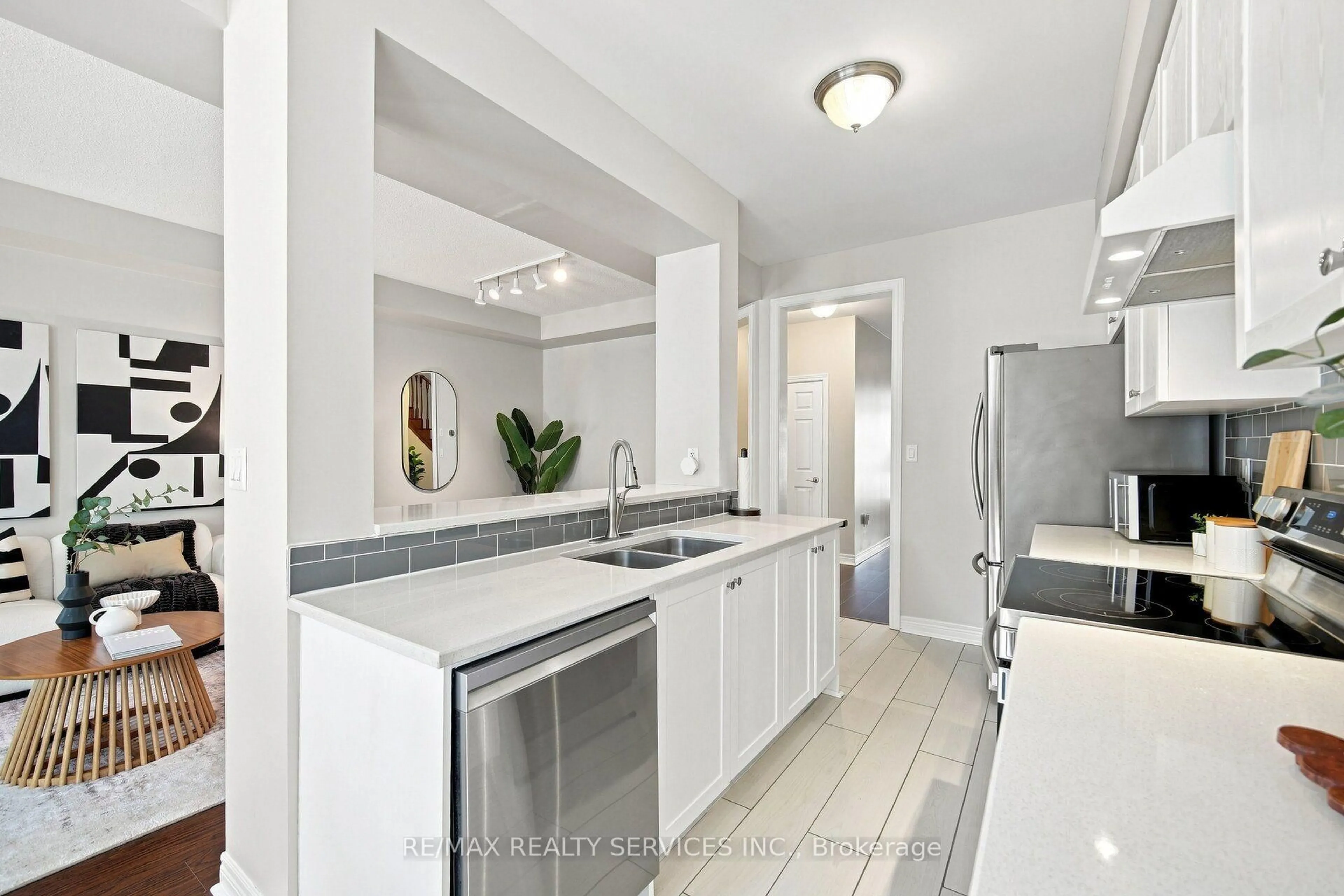 Open concept kitchen, ceramic/tile floor for 20 Cedarcrest St, Caledon Ontario L7C 3P9