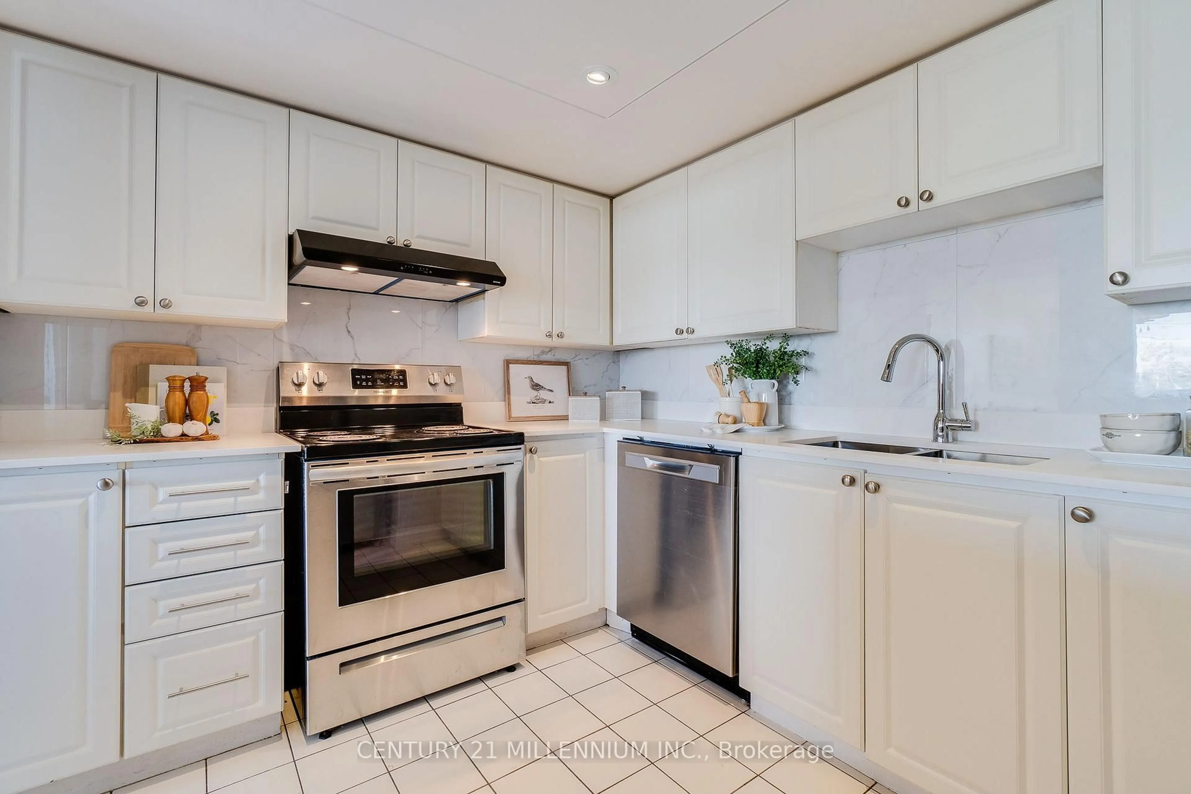 Unknown for 4450 Tucana Crt #902, Mississauga Ontario L5R 3R4