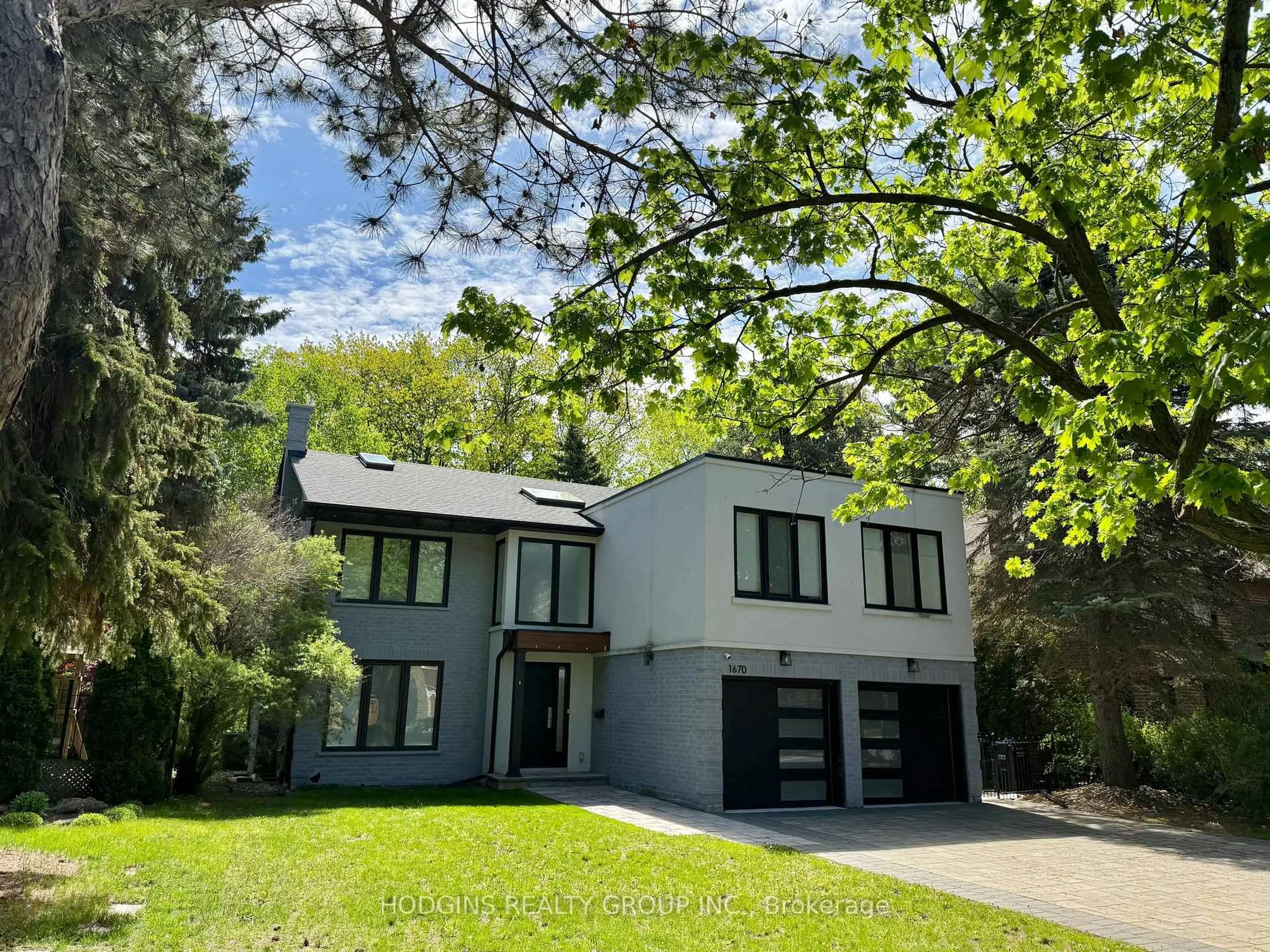Home with vinyl exterior material, street for 1670 Caverly Crt, Mississauga Ontario L5L 3L7