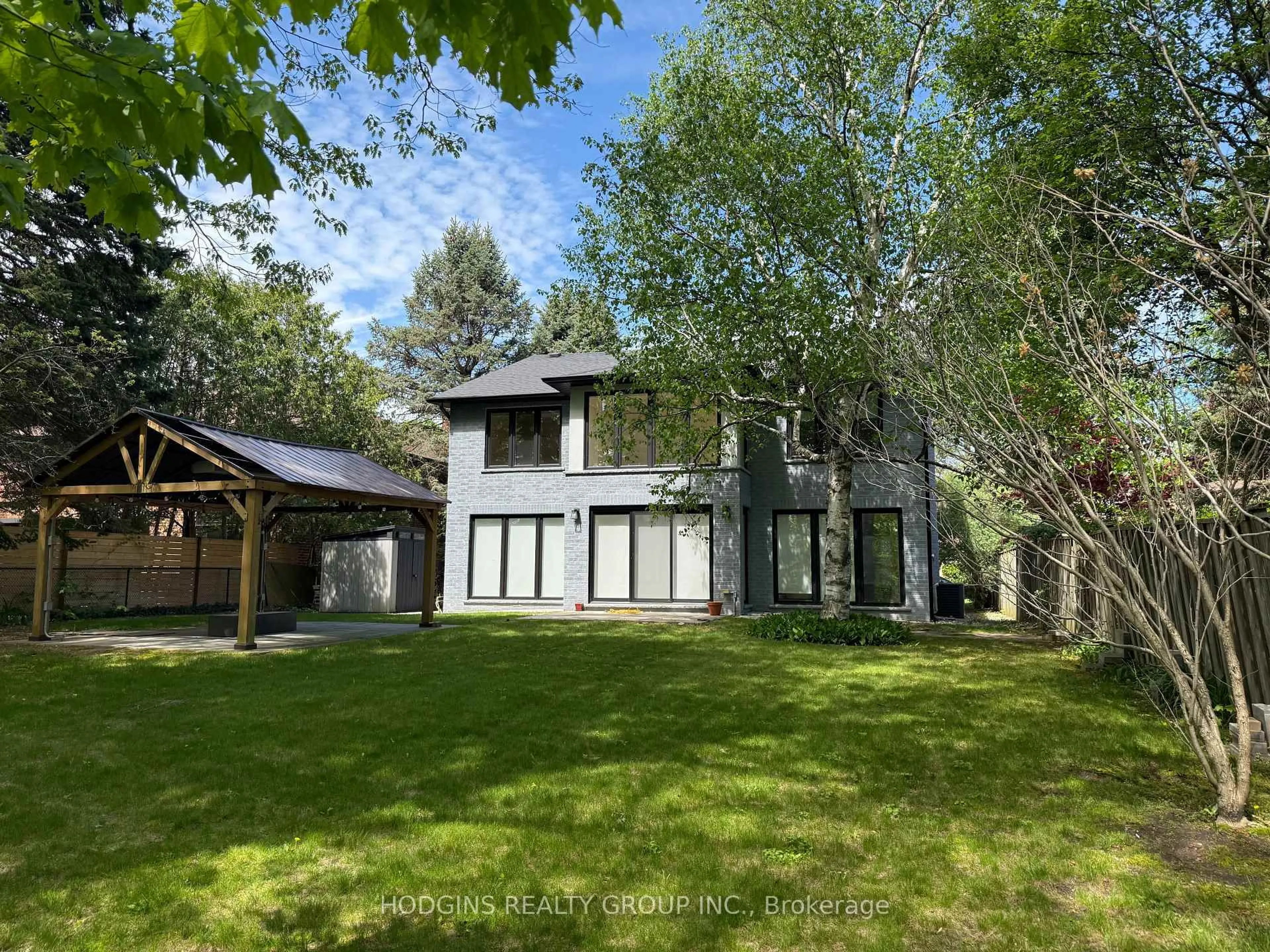 A pic from outside/outdoor area/front of a property/back of a property/a pic from drone, forest/trees view for 1670 Caverly Crt, Mississauga Ontario L5L 3L7