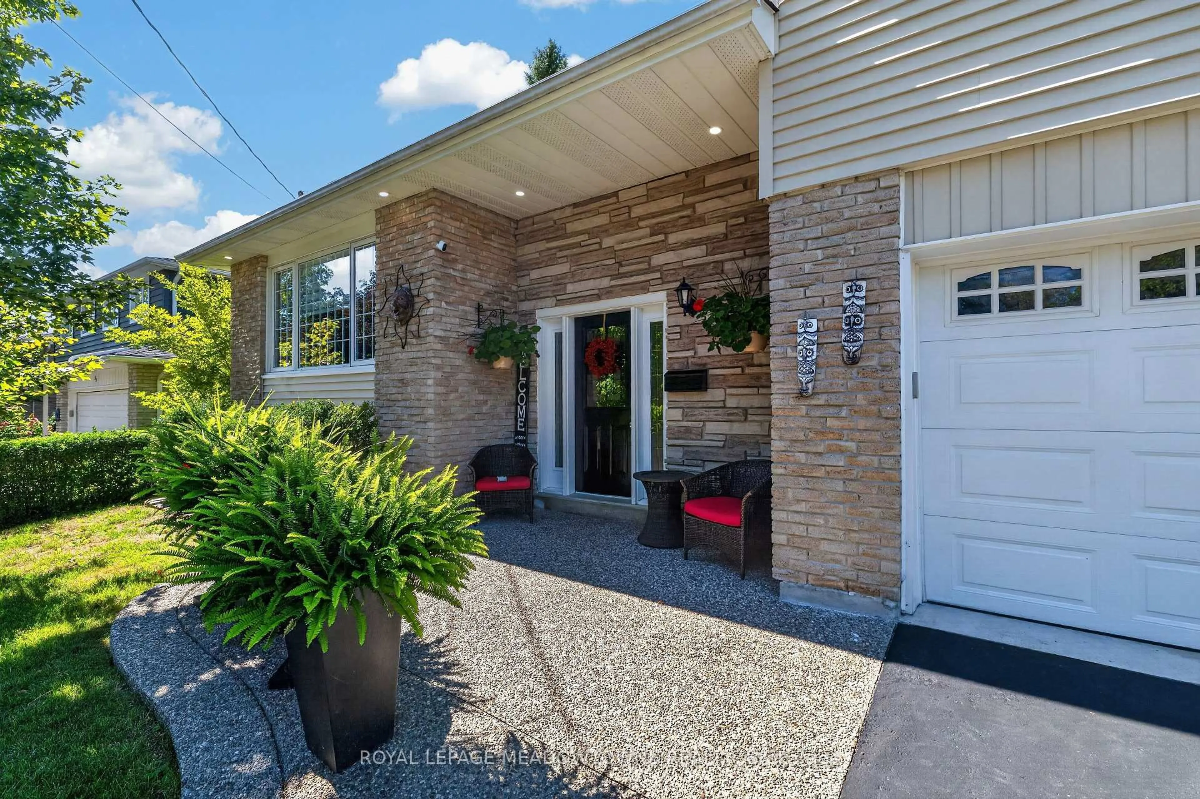Home with brick exterior material, street for 30 Metcalfe Crt, Halton Hills Ontario L7G 4N9