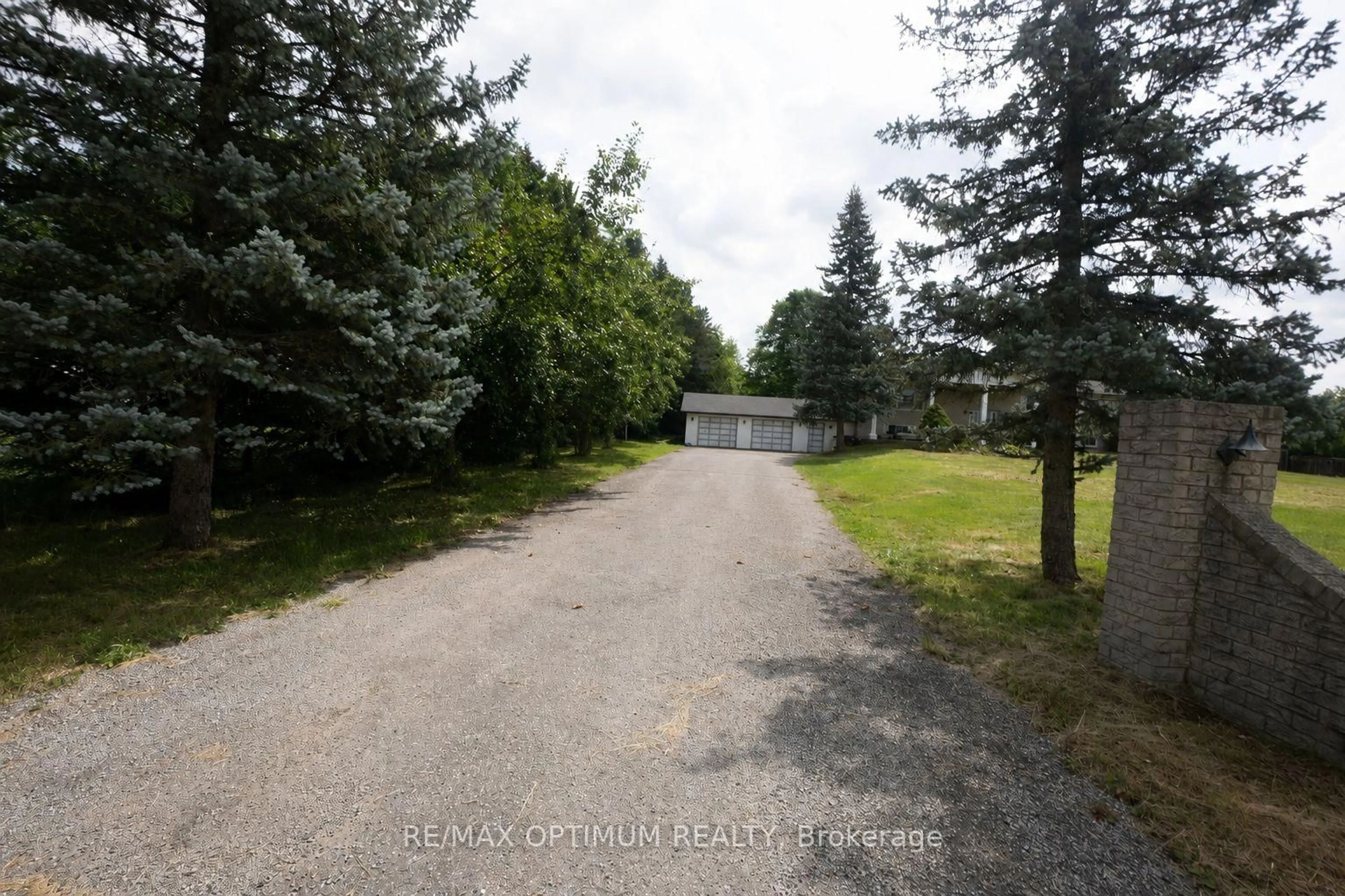 A pic from outside/outdoor area/front of a property/back of a property/a pic from drone, unknown for 11900 5 Side Rd, Halton Hills Ontario L7G 4S6