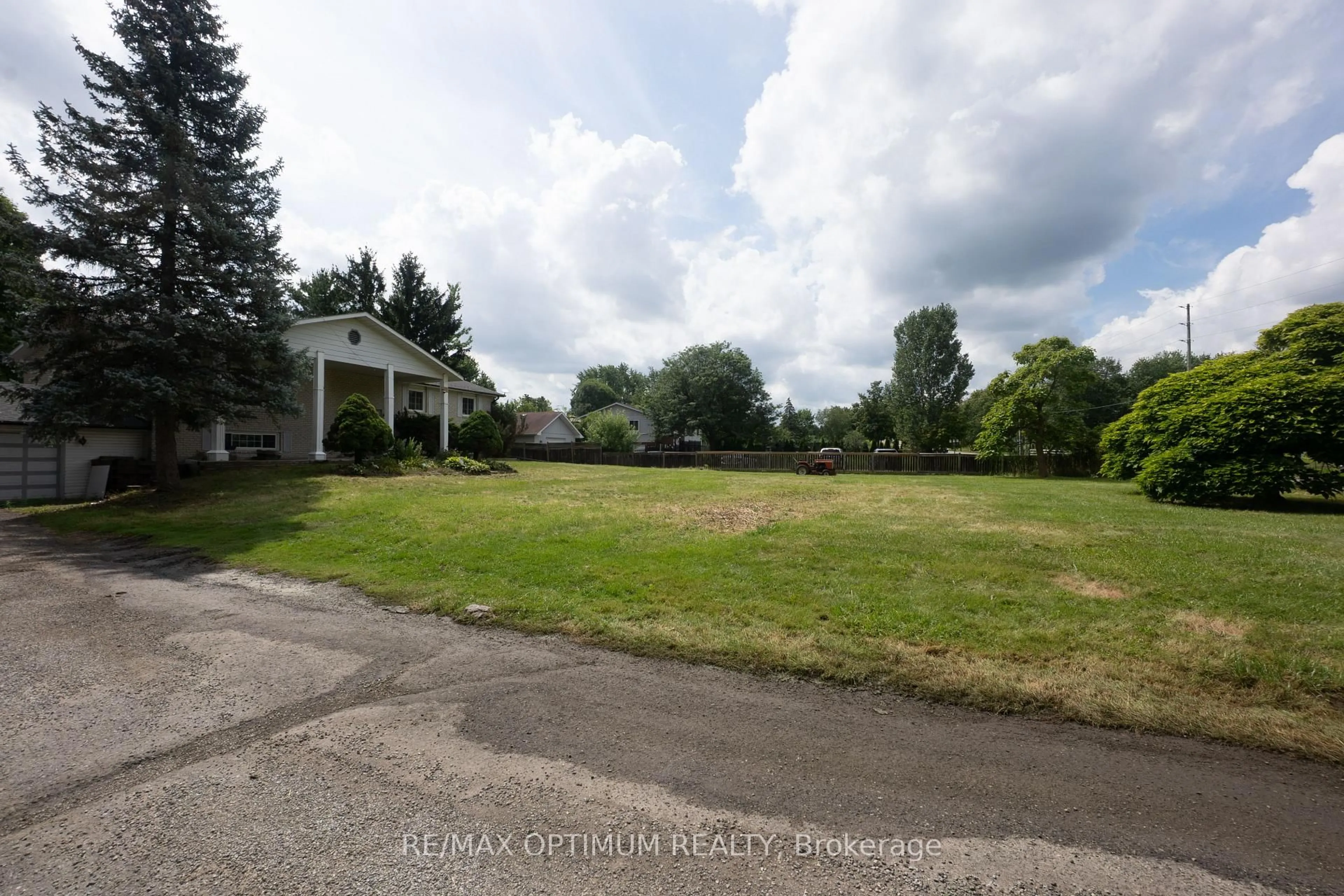 A pic from outside/outdoor area/front of a property/back of a property/a pic from drone, street for 11900 5 Side Rd, Halton Hills Ontario L7G 4S6