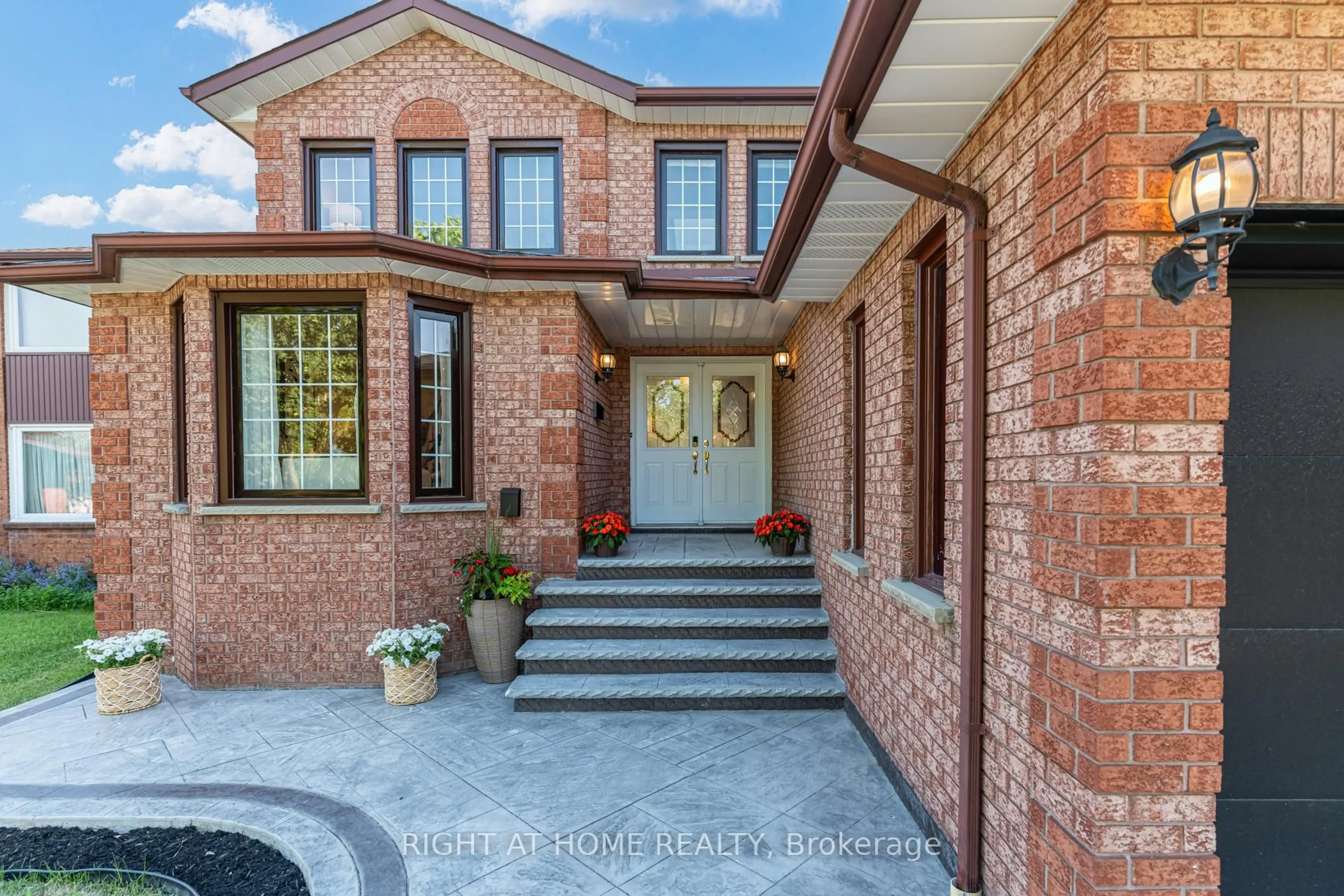 Home with brick exterior material, street for 2598 Mason Hts, Mississauga Ontario L5B 2S2
