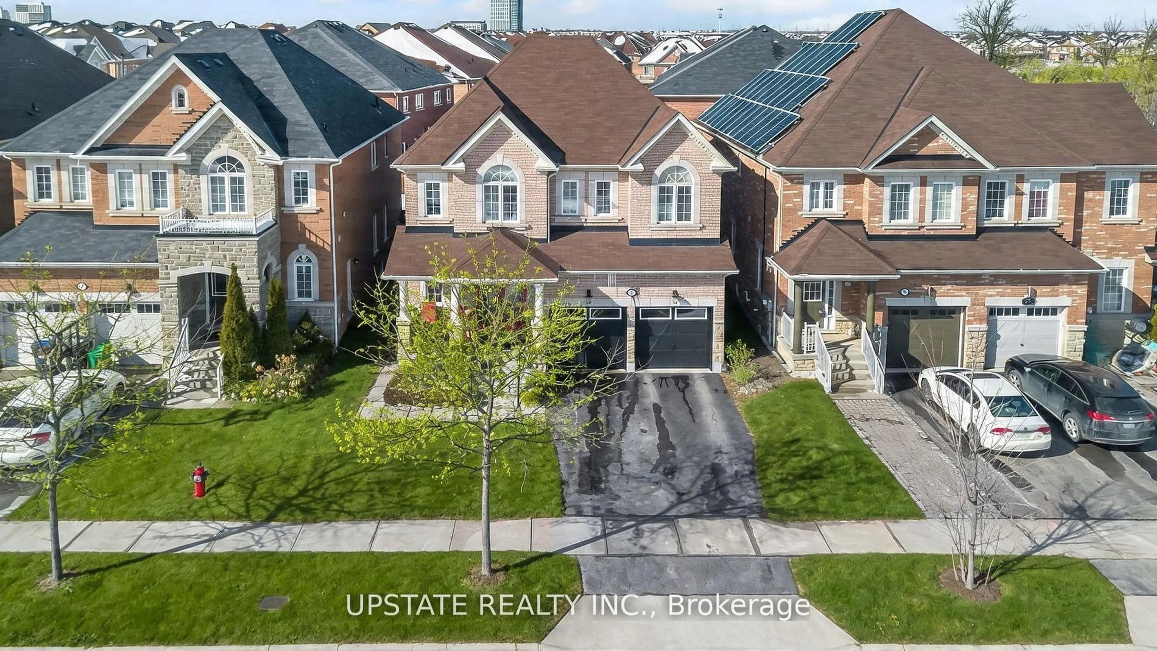 A pic from outside/outdoor area/front of a property/back of a property/a pic from drone, street for 5 Dillon Dr, Brampton Ontario L6X 3B6
