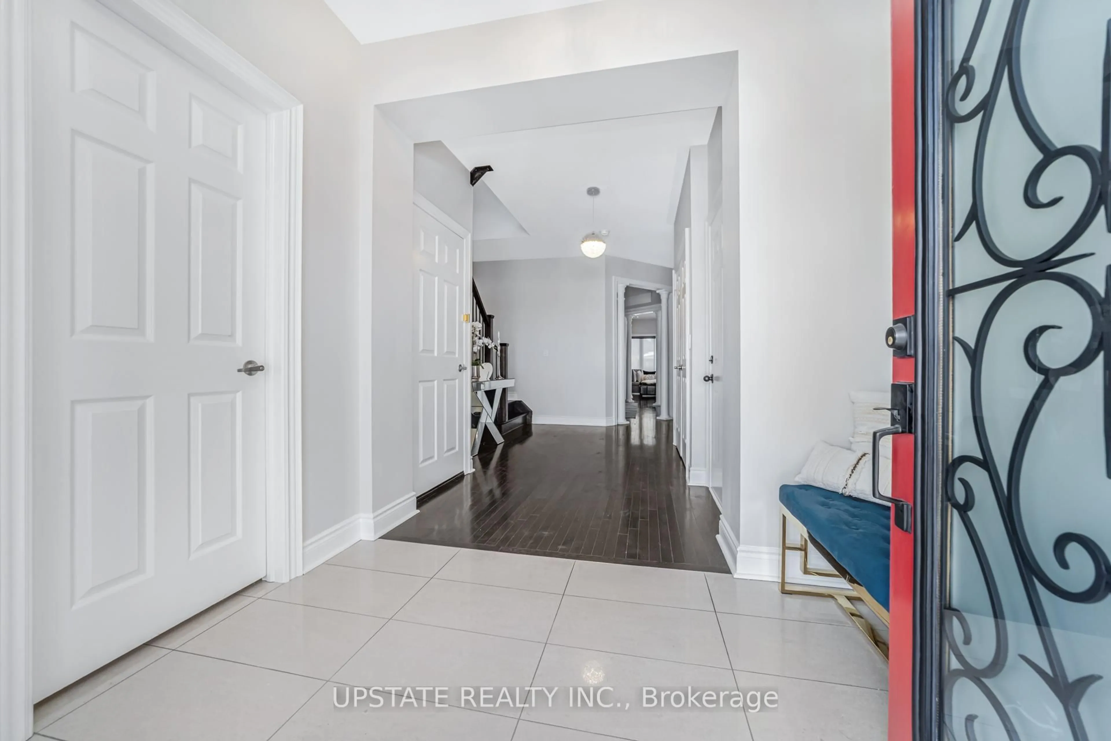 Indoor entryway for 5 Dillon Dr, Brampton Ontario L6X 3B6