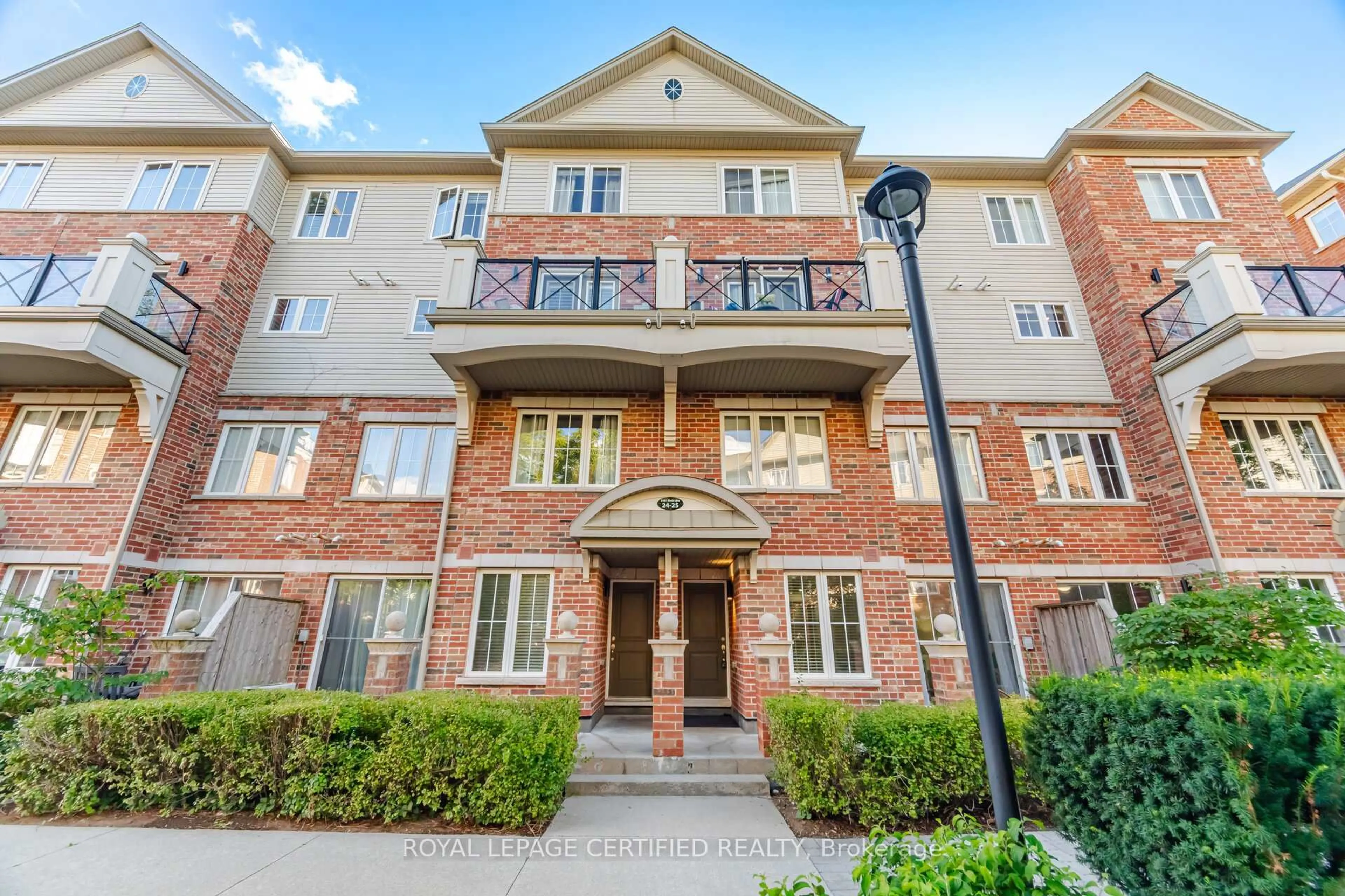 Patio, unknown for 2551 Sixth Line #25, Oakville Ontario L6H 0H7