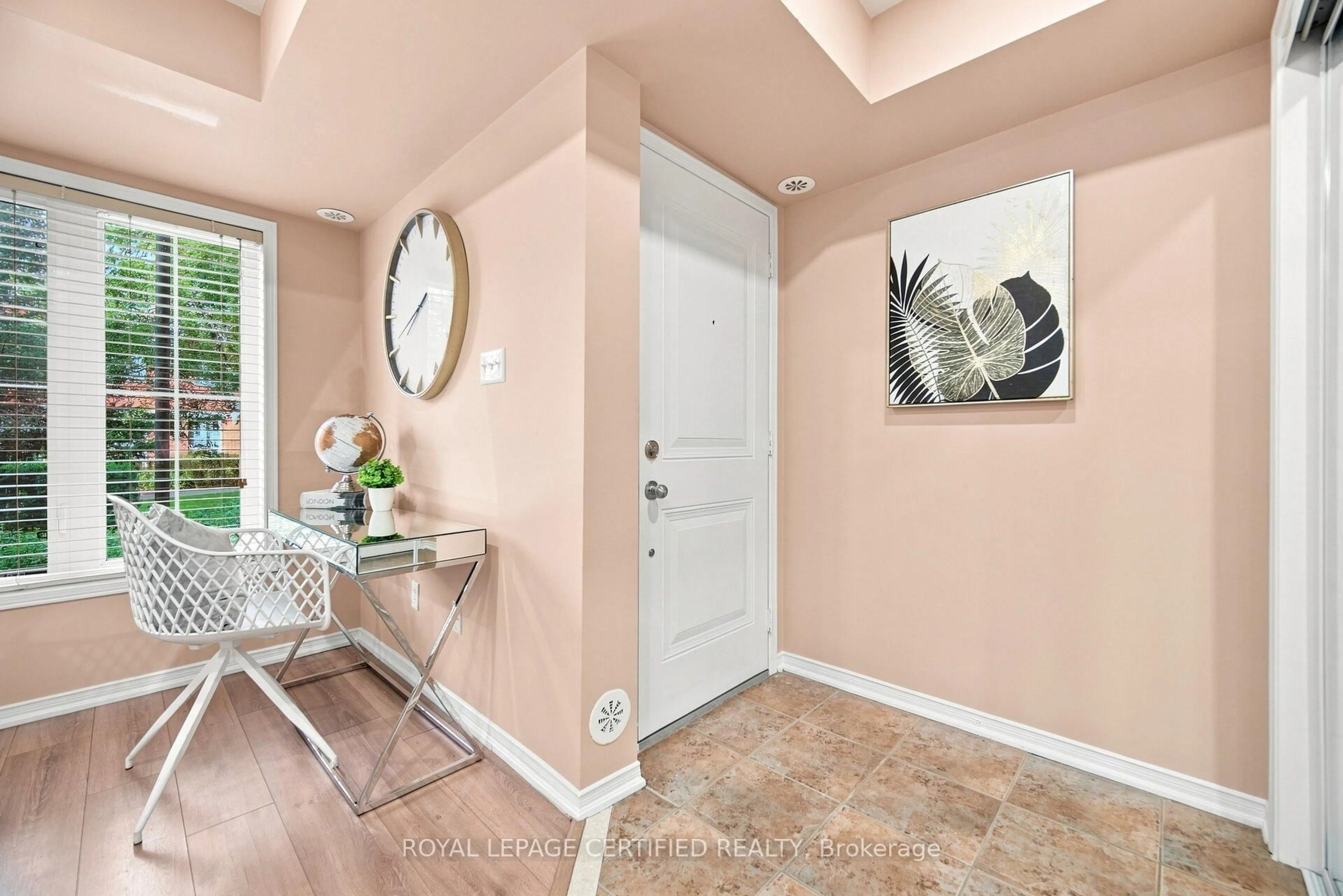 Indoor entryway for 2551 Sixth Line #25, Oakville Ontario L6H 0H7