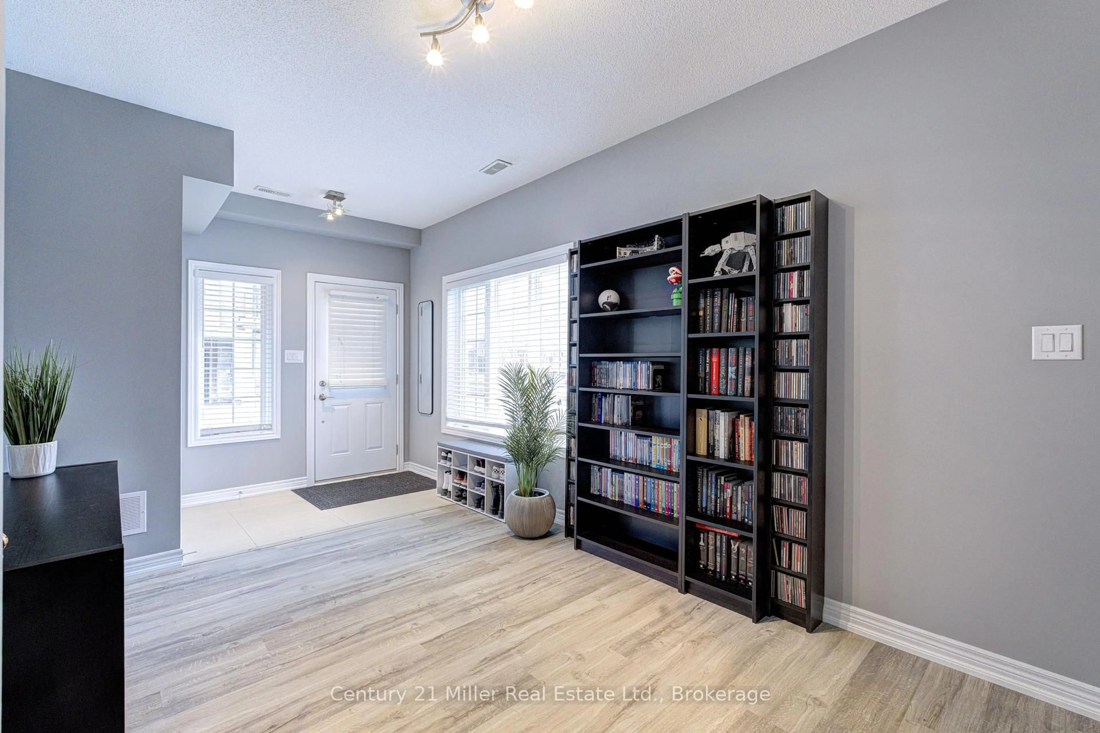 Indoor entryway for 1401 Plains Rd #87, Burlington Ontario L7R 0C2