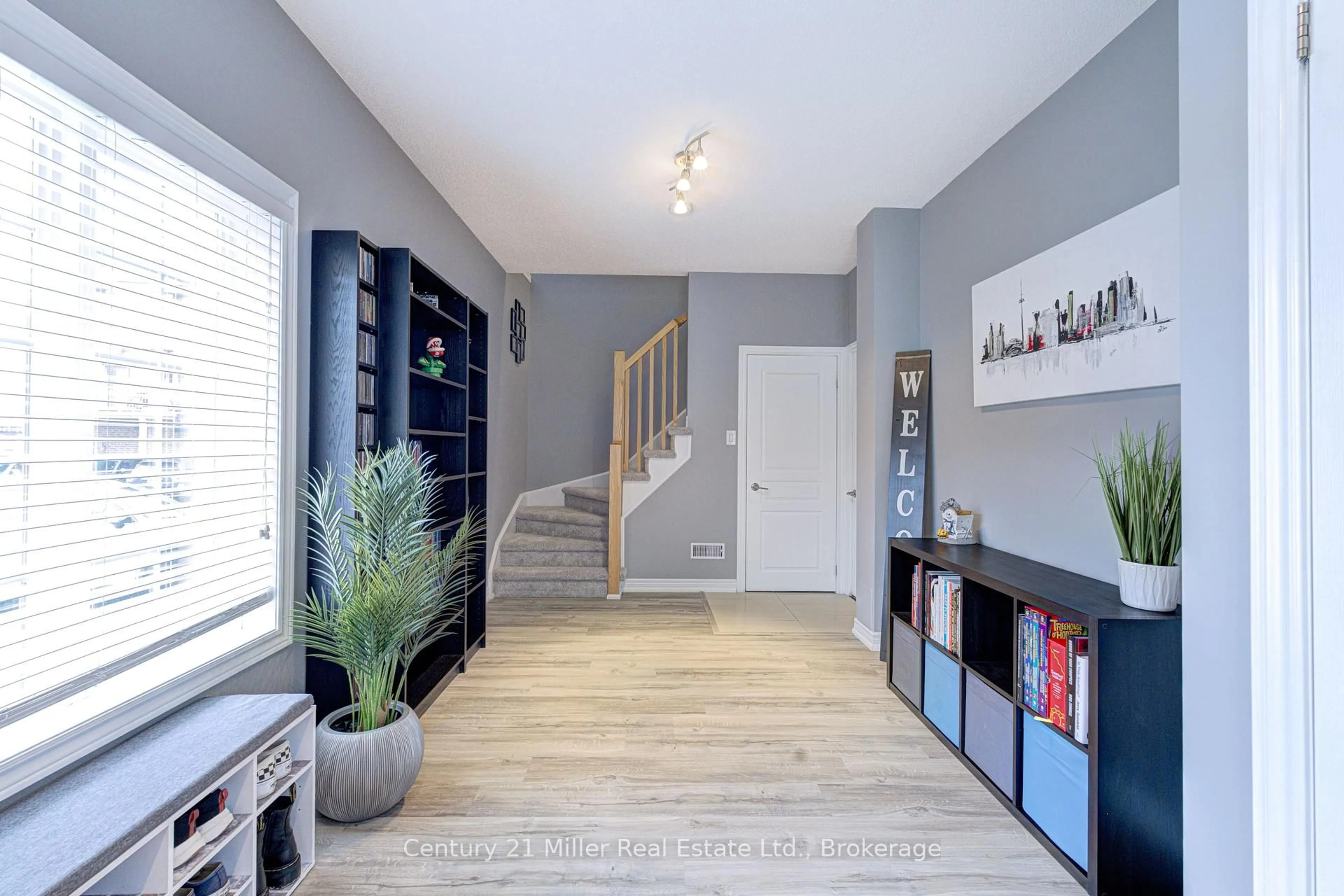 Indoor entryway for 1401 Plains Rd #87, Burlington Ontario L7R 0C2