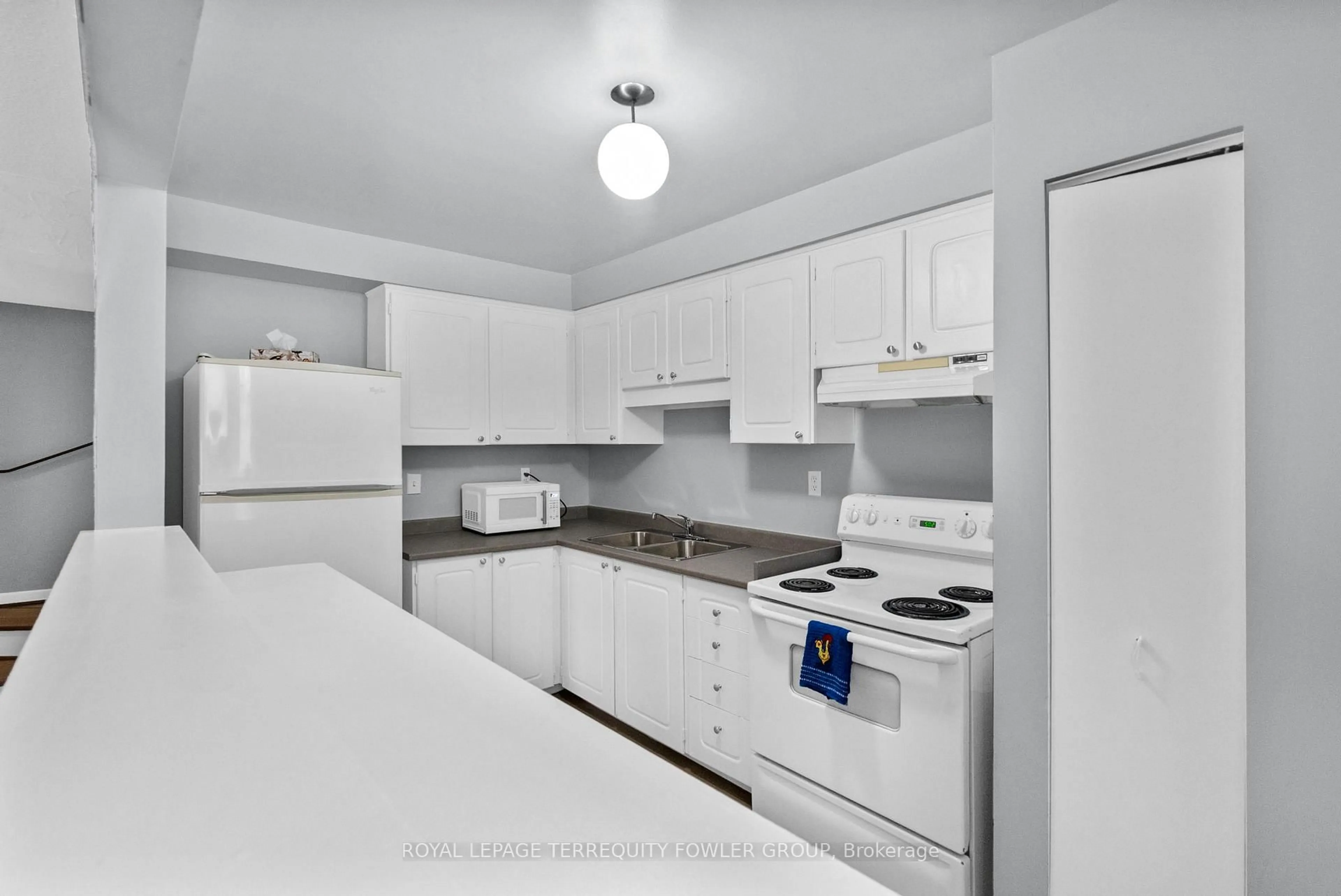Standard kitchen, unknown for 260 John Garland Blvd #224, Toronto Ontario M9V 1N8