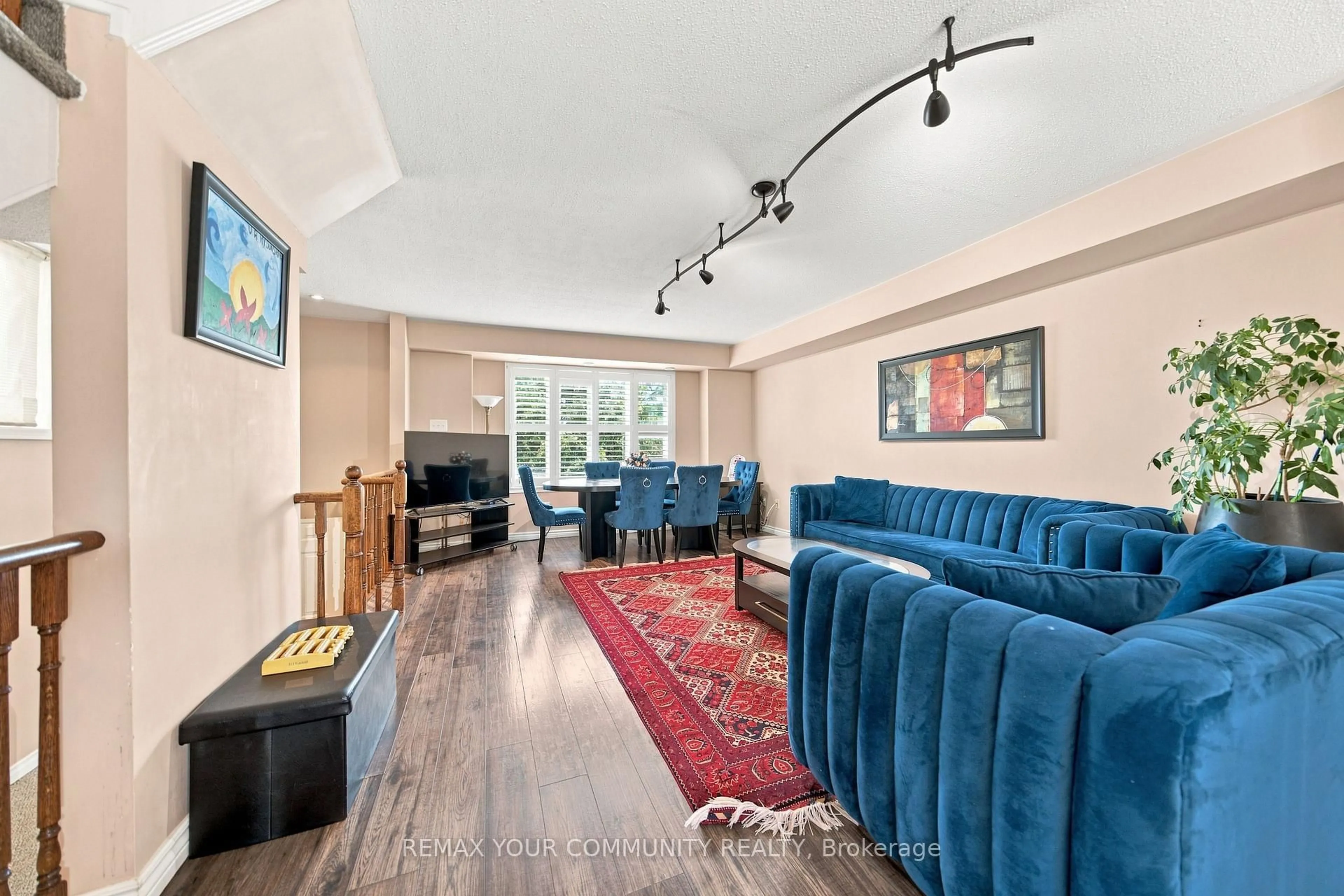 Living room with furniture, unknown for 4975 Southampton Dr #261, Mississauga Ontario L5M 8E2