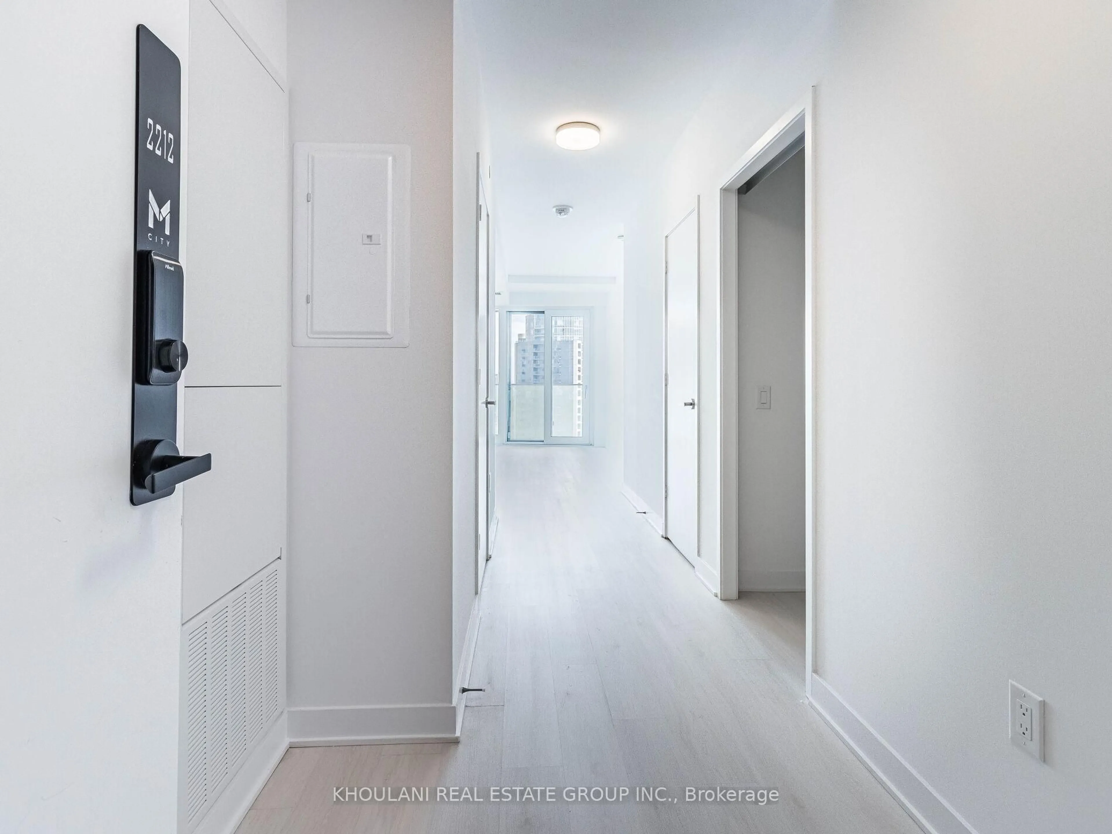 Indoor entryway for 3900 Confederation Pkwy #2212, Mississauga Ontario L5B 0M3