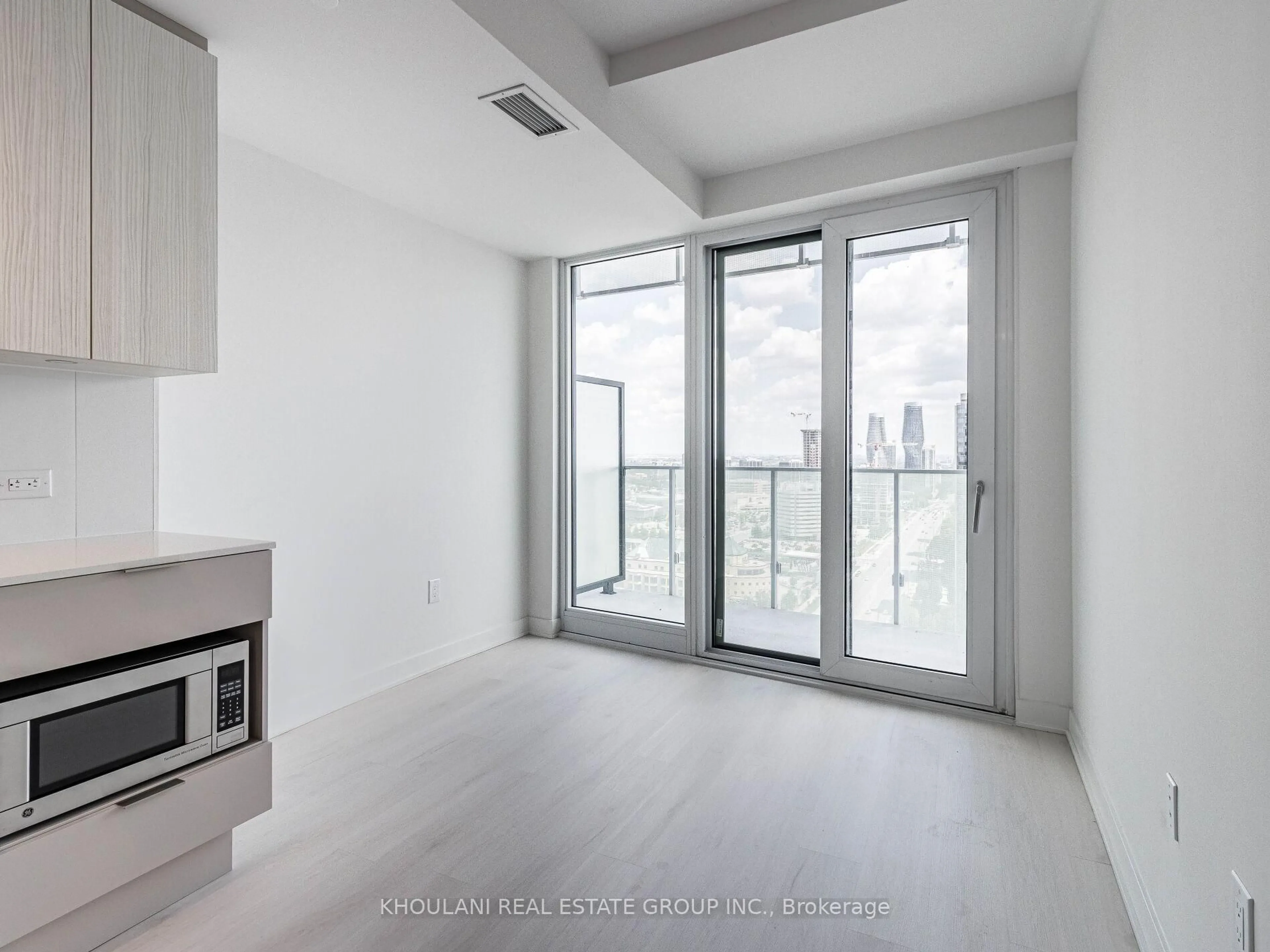 A pic of a room for 3900 Confederation Pkwy #2212, Mississauga Ontario L5B 0M3