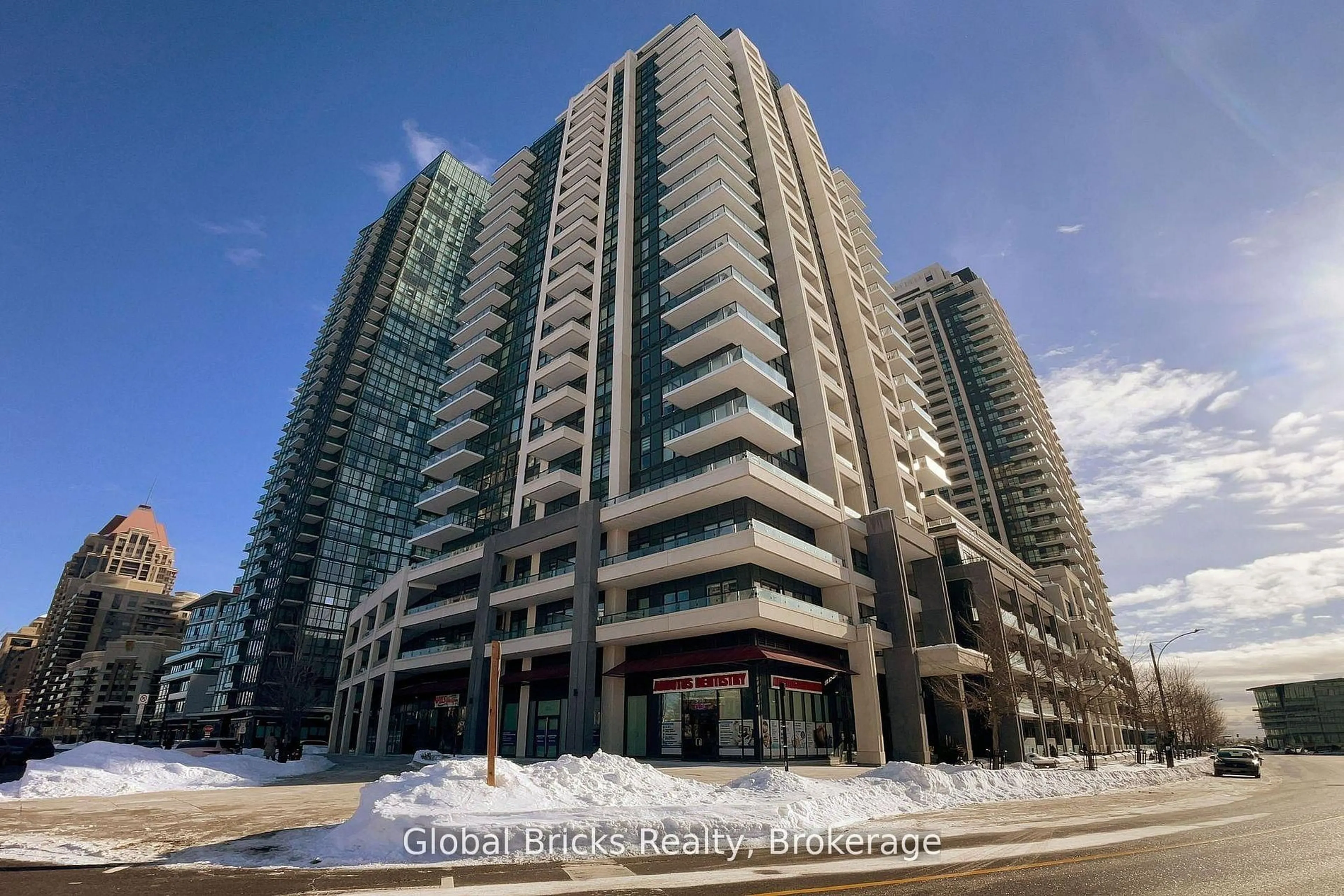 Indoor foyer for 4085 Parkside Village Dr #1405, Mississauga Ontario L5B 0K9