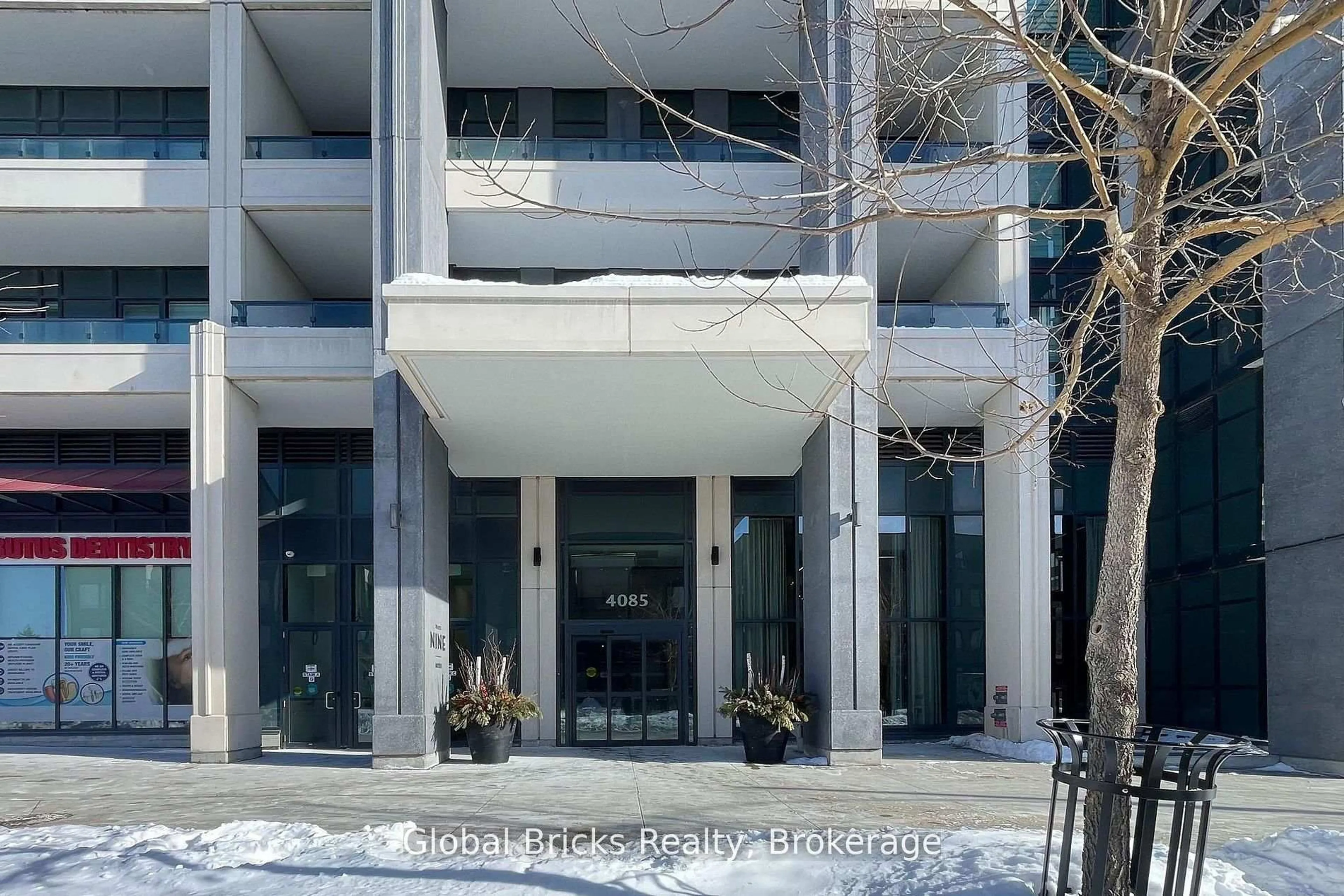 Indoor foyer for 4085 Parkside Village Dr #1405, Mississauga Ontario L5B 0K9
