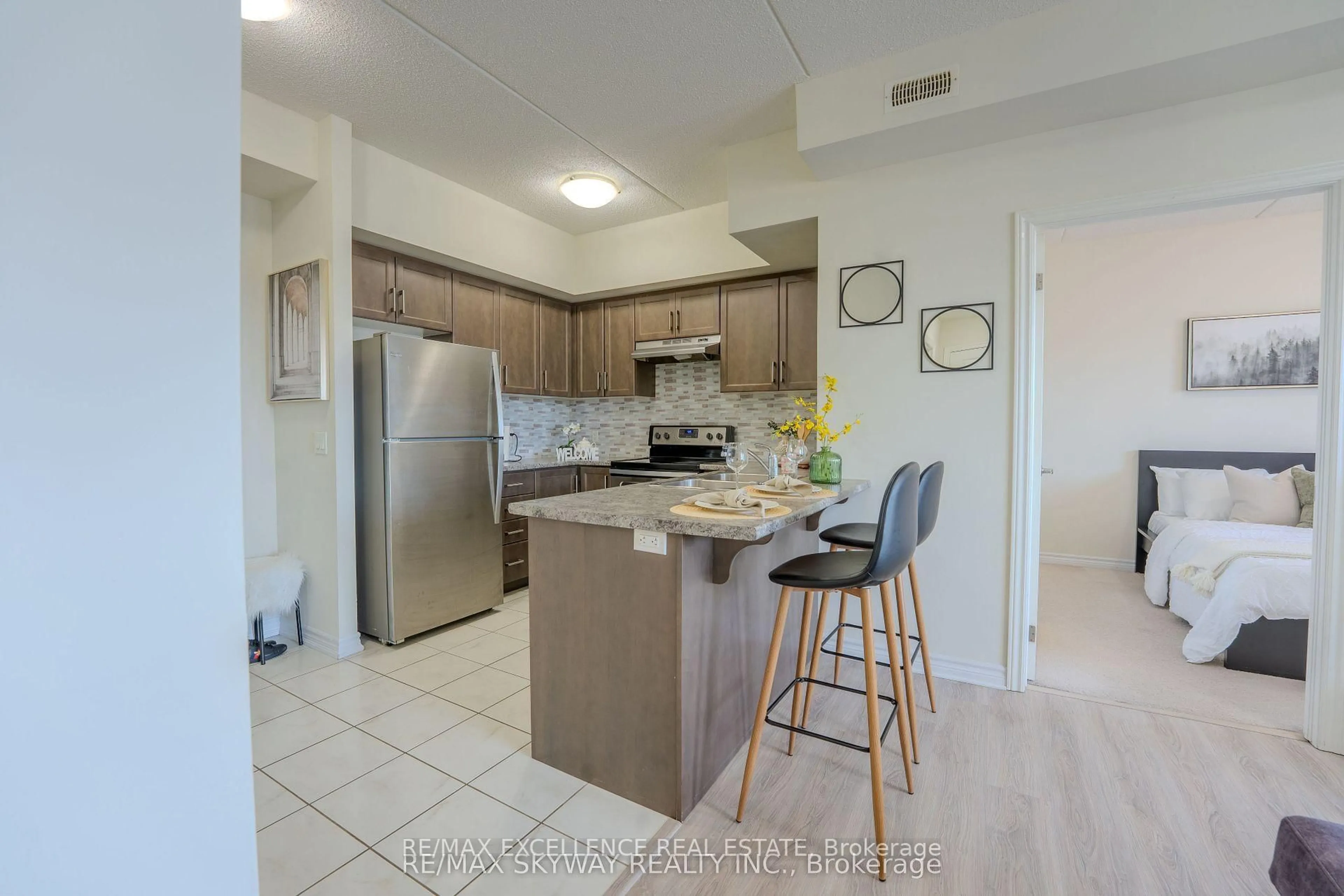 Standard kitchen, unknown for 640 Sauve St #420, Milton Ontario L9T 9A7