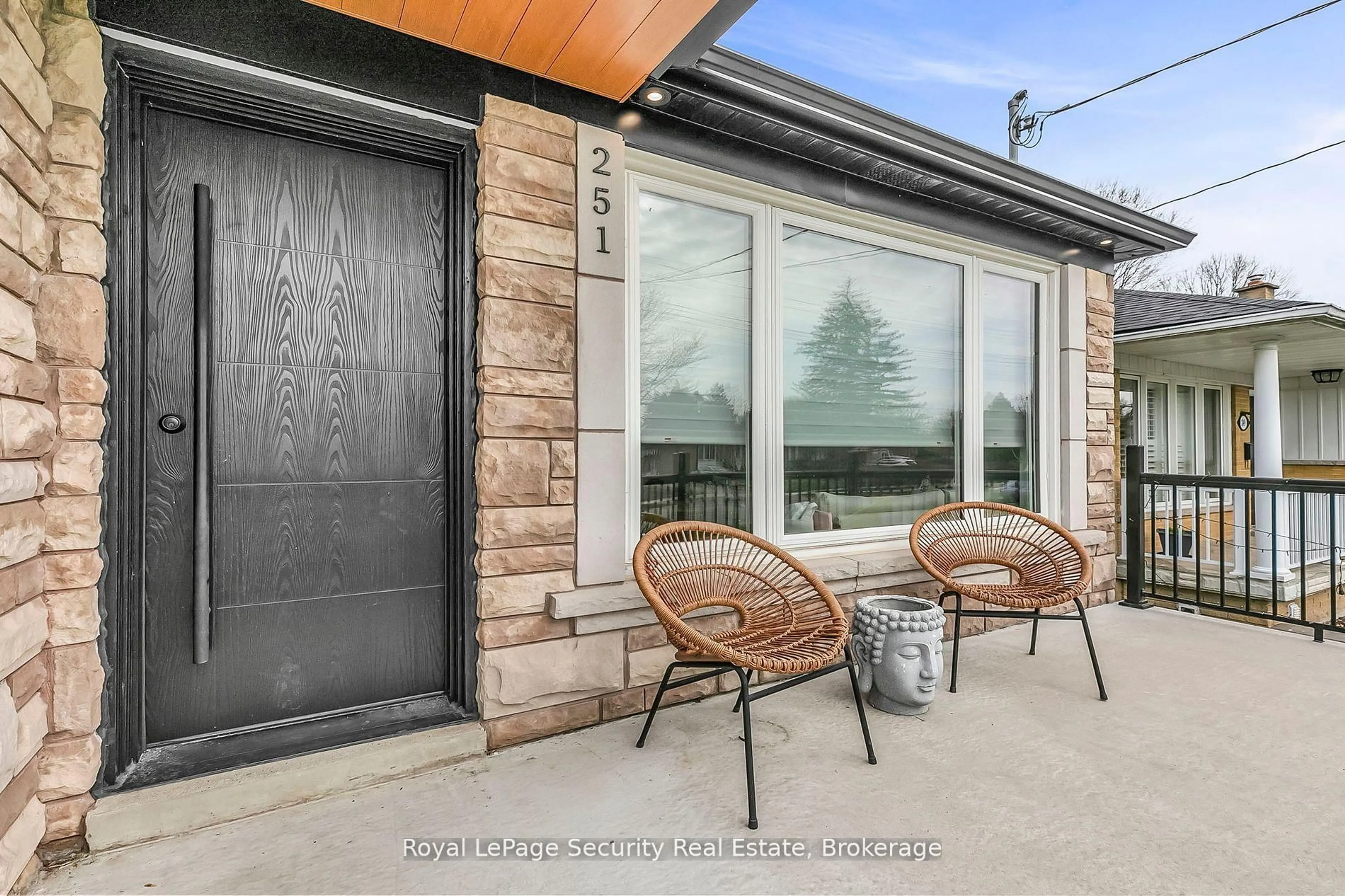 Patio, street for 251 Thistle Down Blvd, Toronto Ontario M9V 1K6