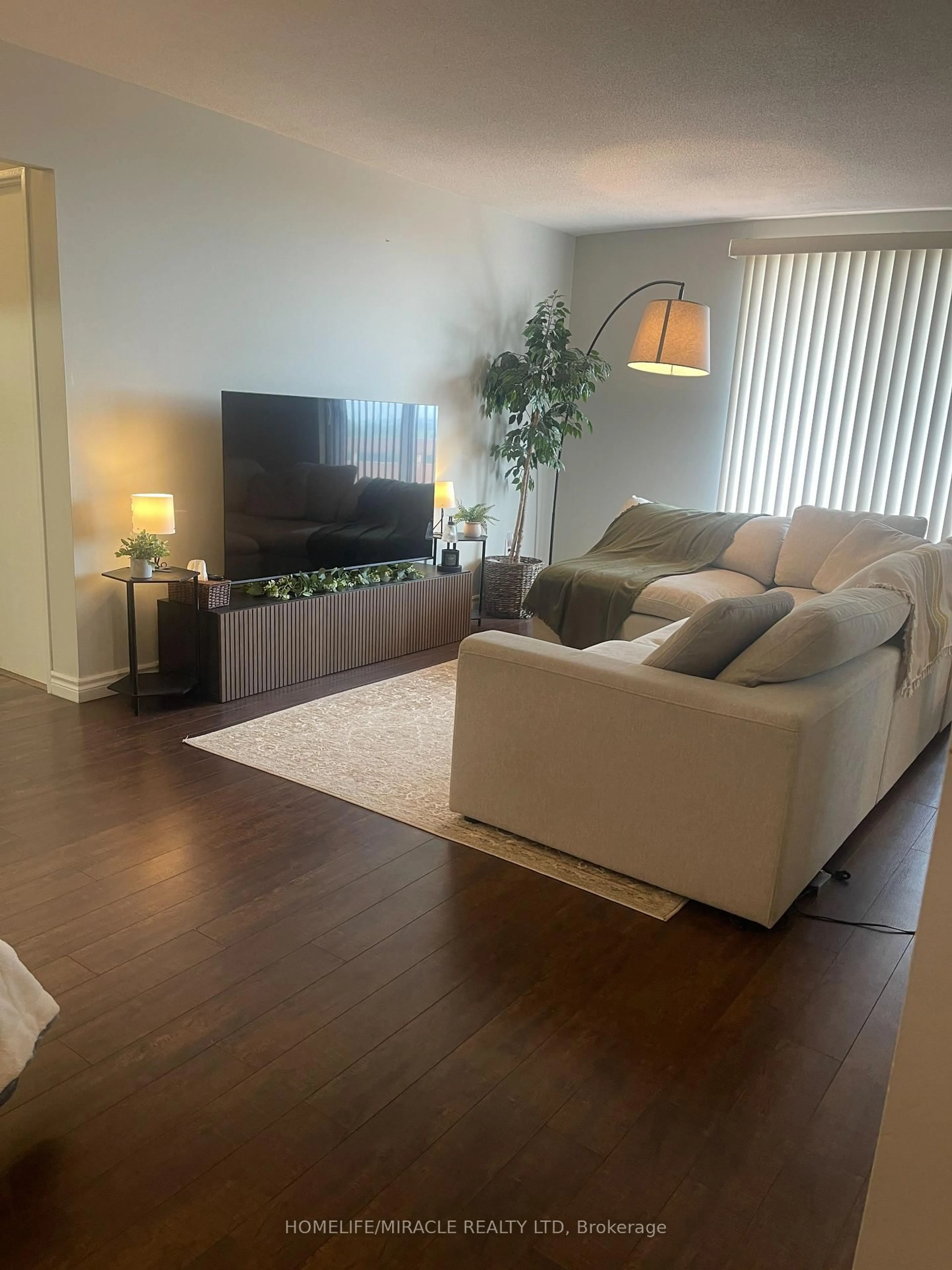 Living room with furniture, wood/laminate floor for 3555 DERRY Rd #810, Mississauga Ontario L4T 1B2