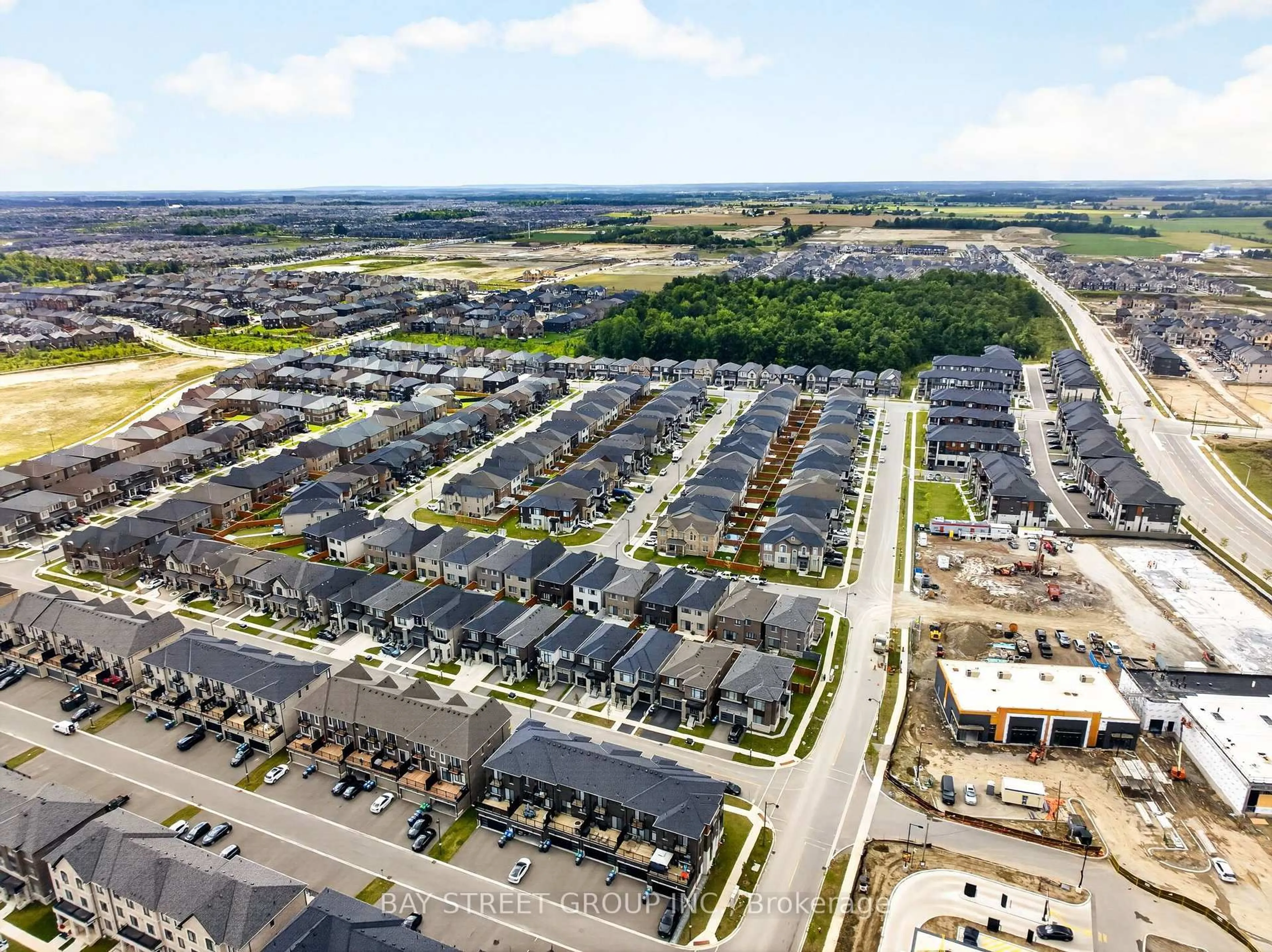 A pic from outside/outdoor area/front of a property/back of a property/a pic from drone, street for 62 MINNOCK St, Caledon Ontario L7C 4K9