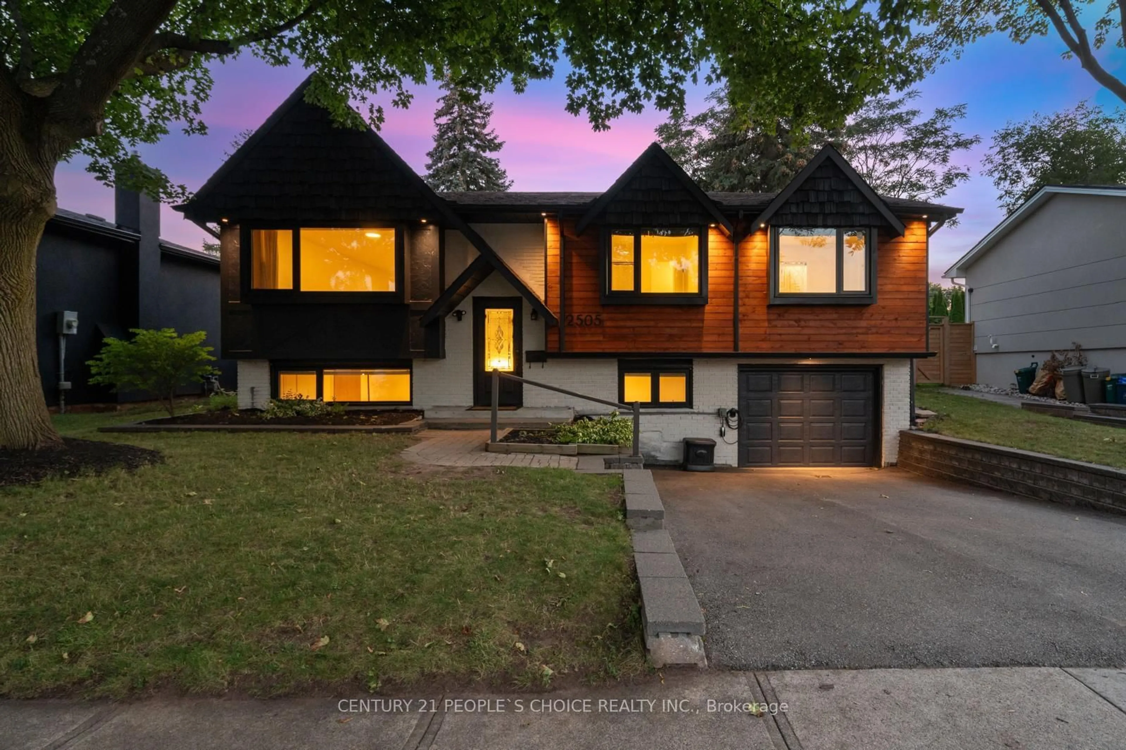 Home with brick exterior material, street for 2505 Yarmouth Cres, Oakville Ontario L6L 2M9