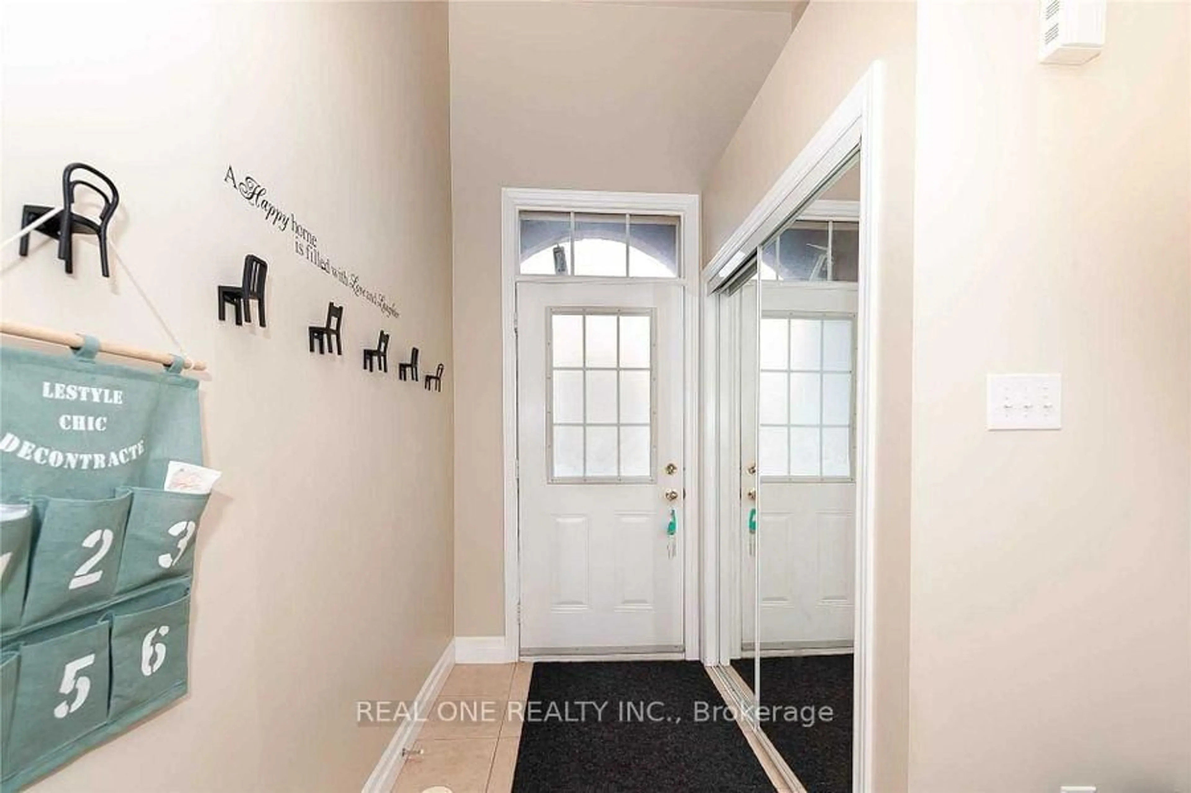 Indoor entryway for 2307 Saddlecreek Cres, Oakville Ontario L6M 5J6