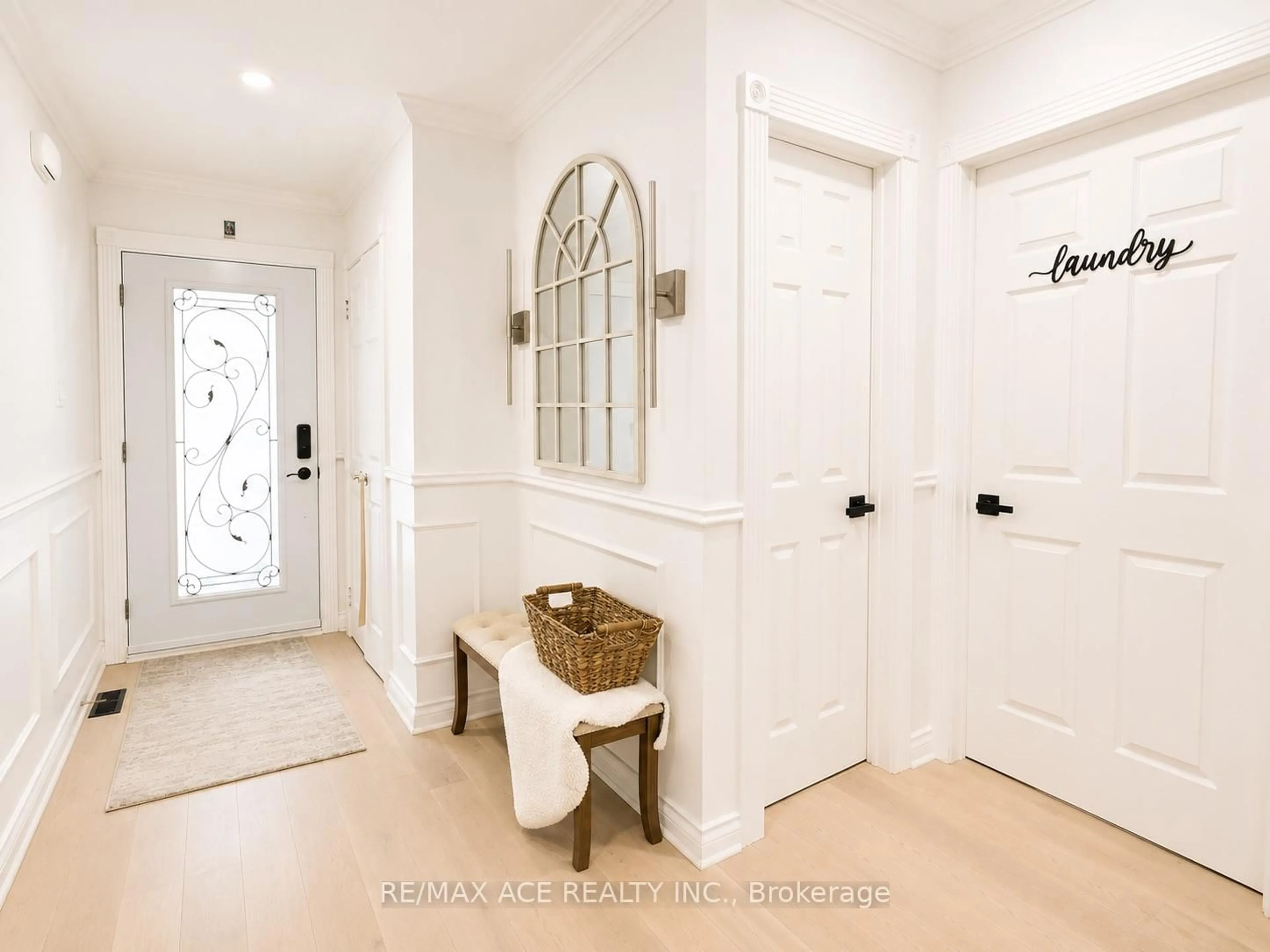 Indoor entryway for 250 Murray St, Brampton Ontario L6X 3R9