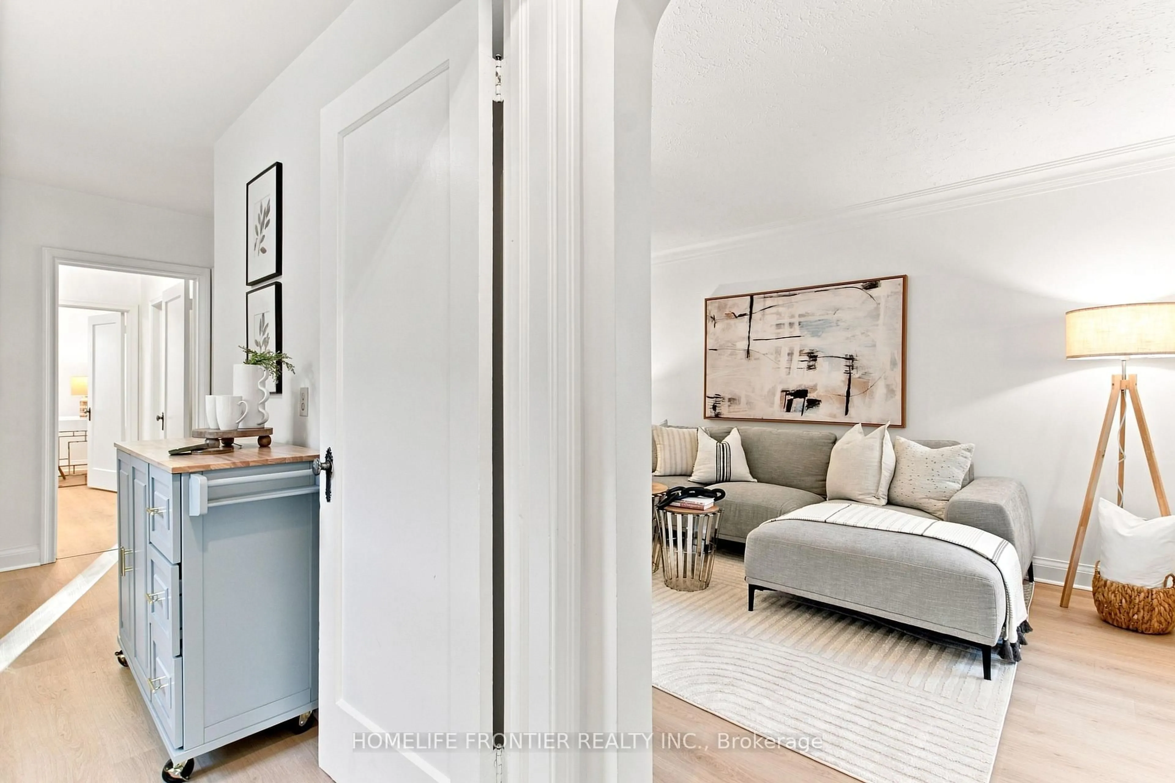 Living room with furniture, unknown for 132 Wesley St, Toronto Ontario M8Y 2X1