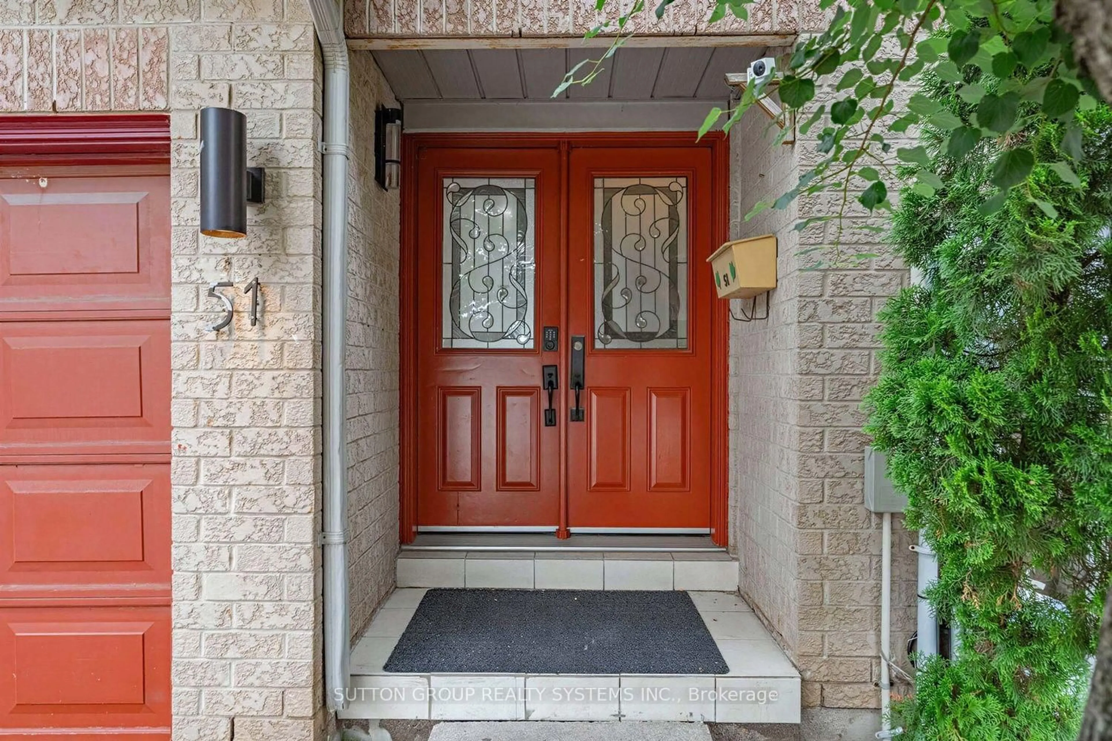 Indoor entryway for 51 Gilgorm Rd, Brampton Ontario L6X 4P5